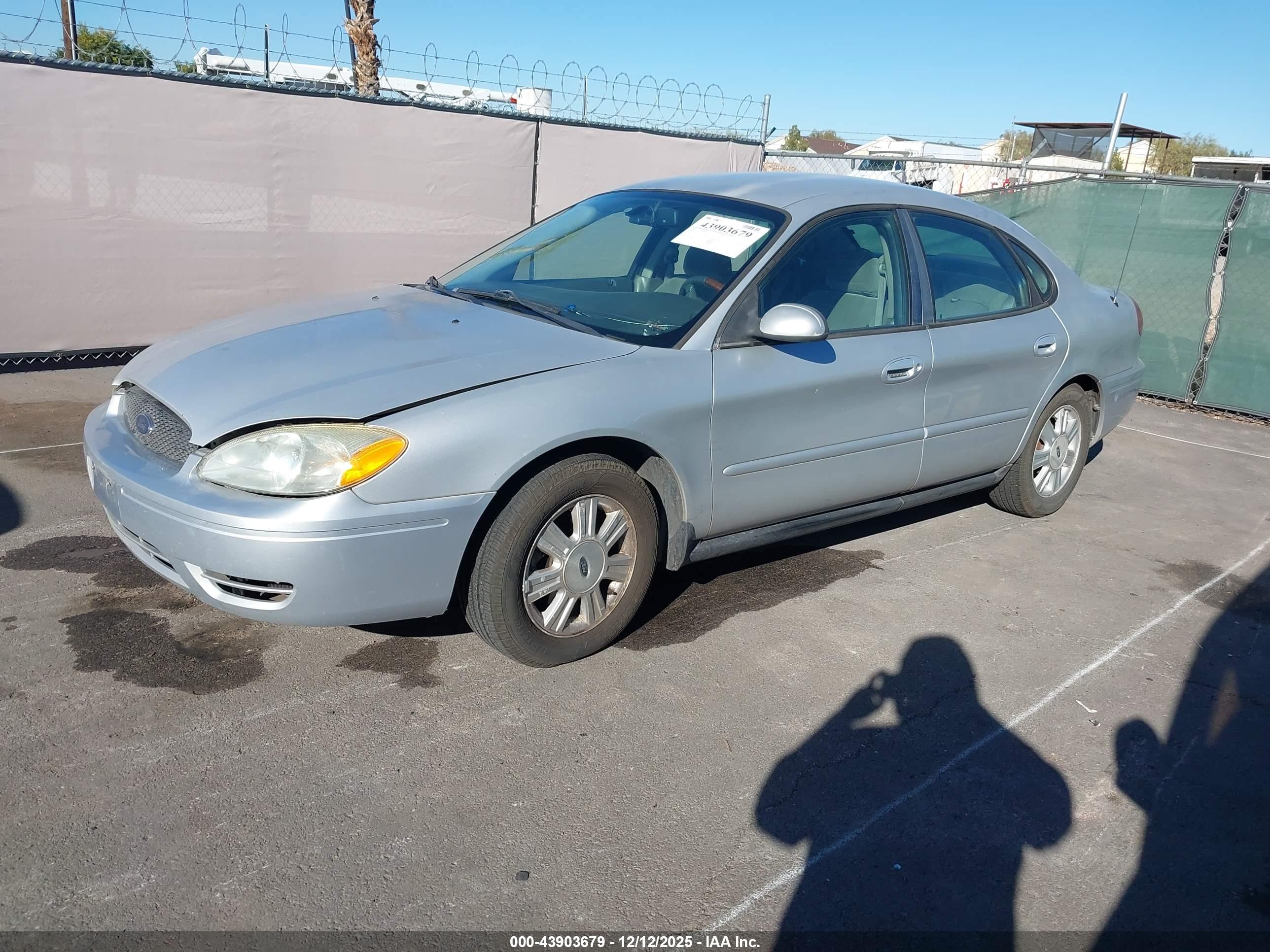 FORD TAURUS image 2