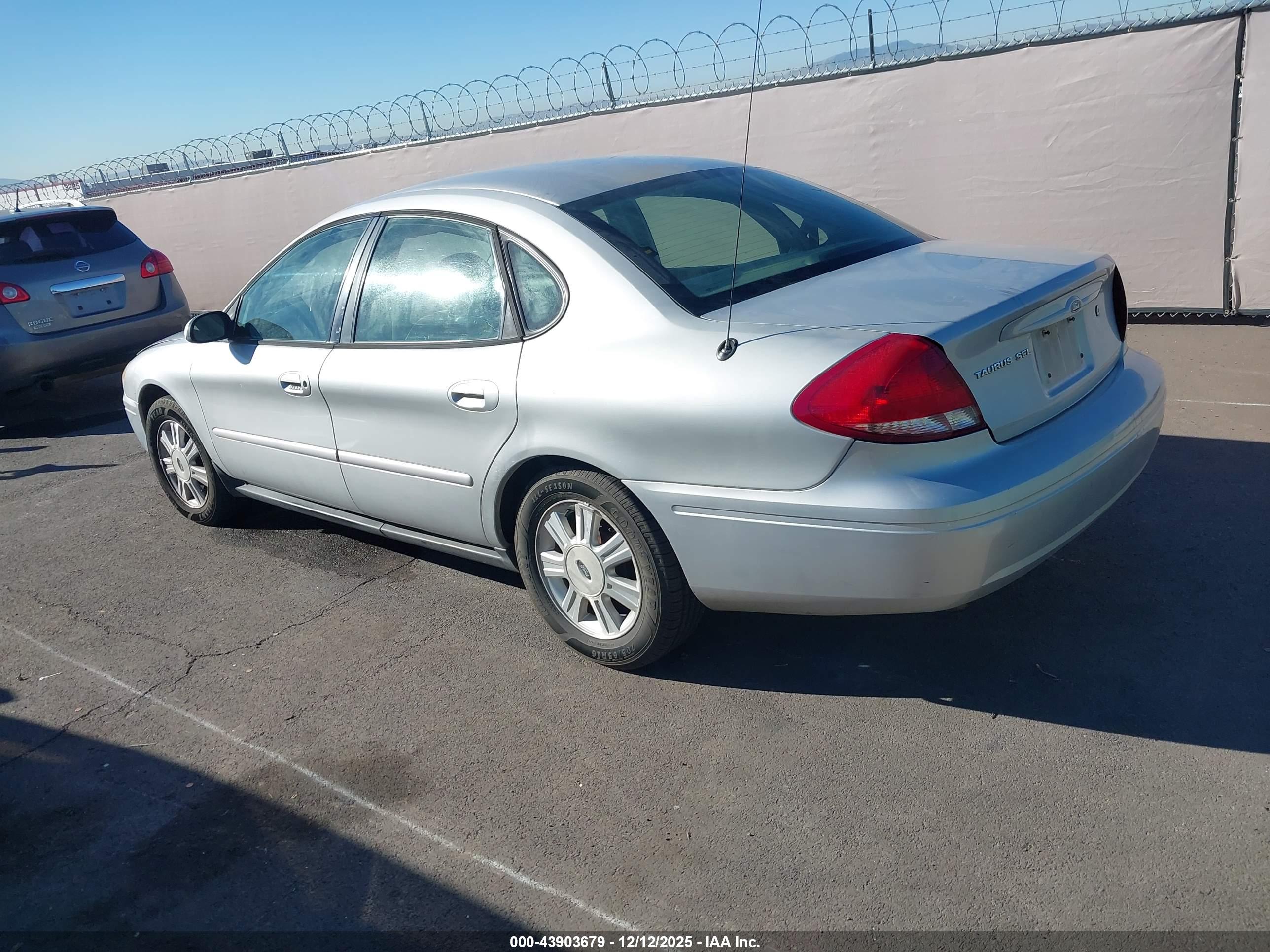 FORD TAURUS image 3