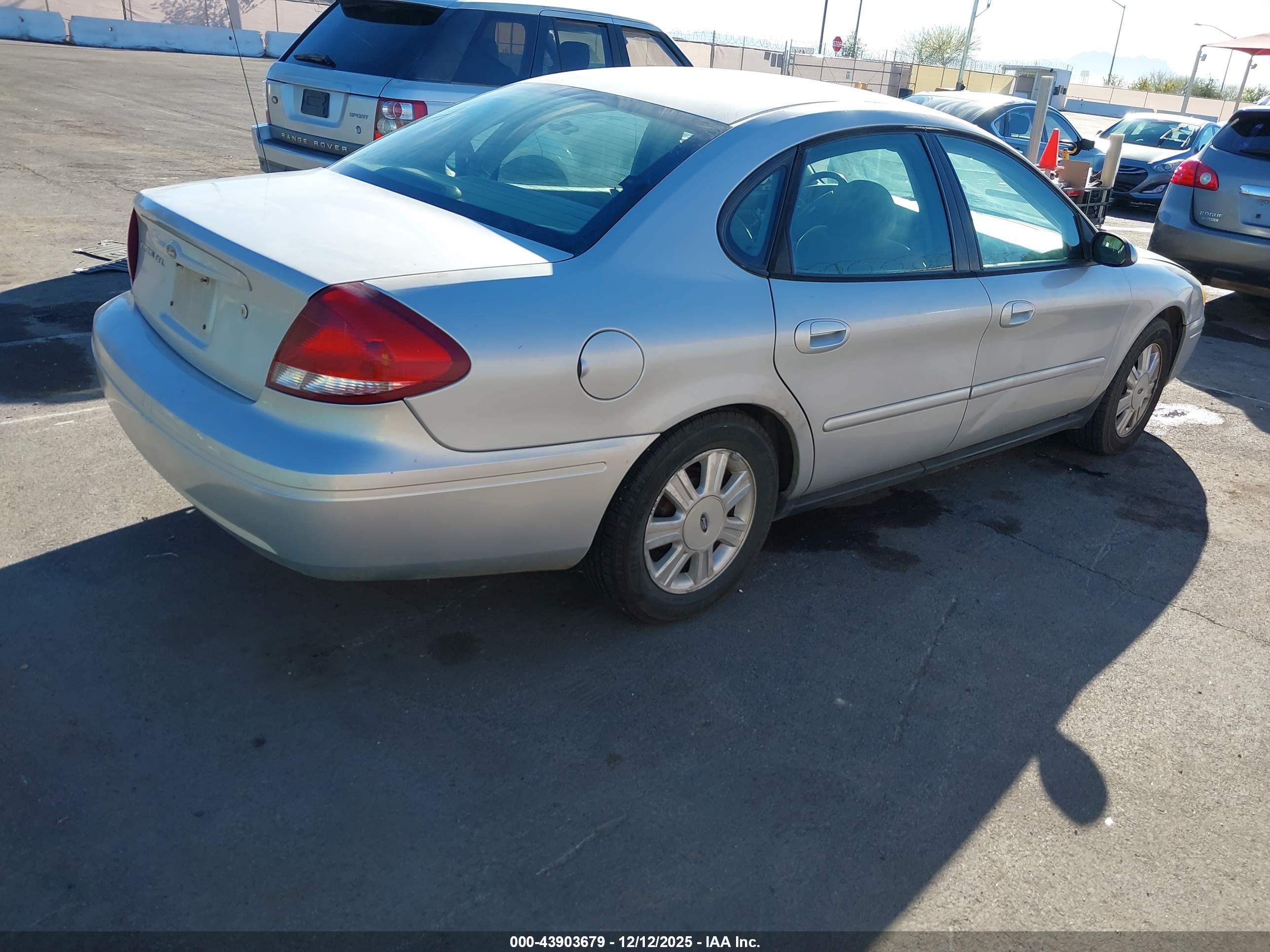 FORD TAURUS image 4
