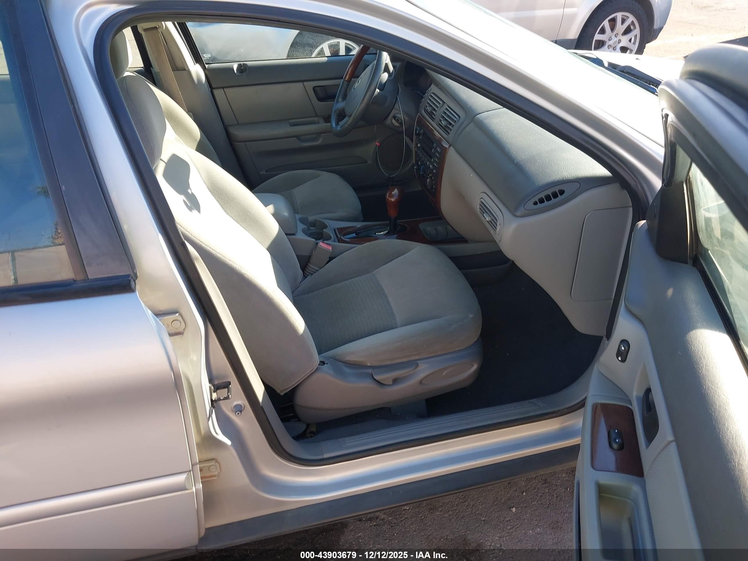 FORD TAURUS image 5
