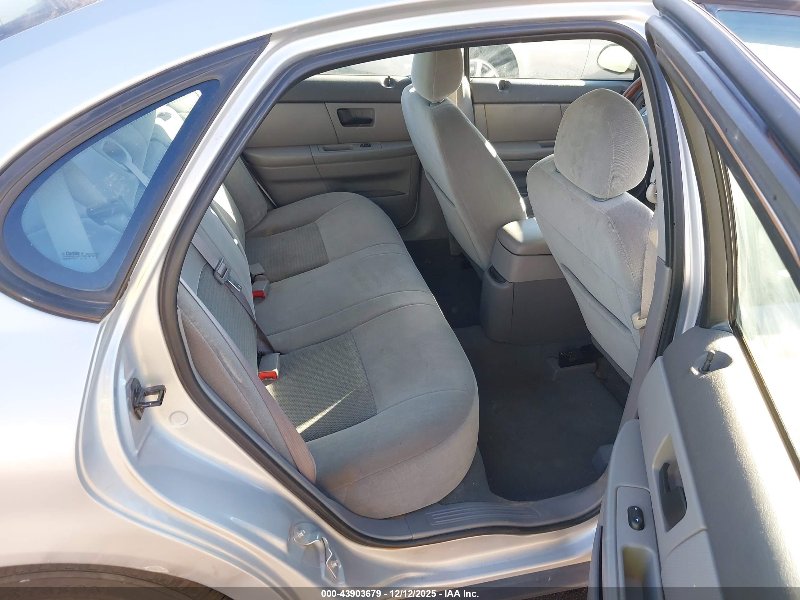 FORD TAURUS image 8