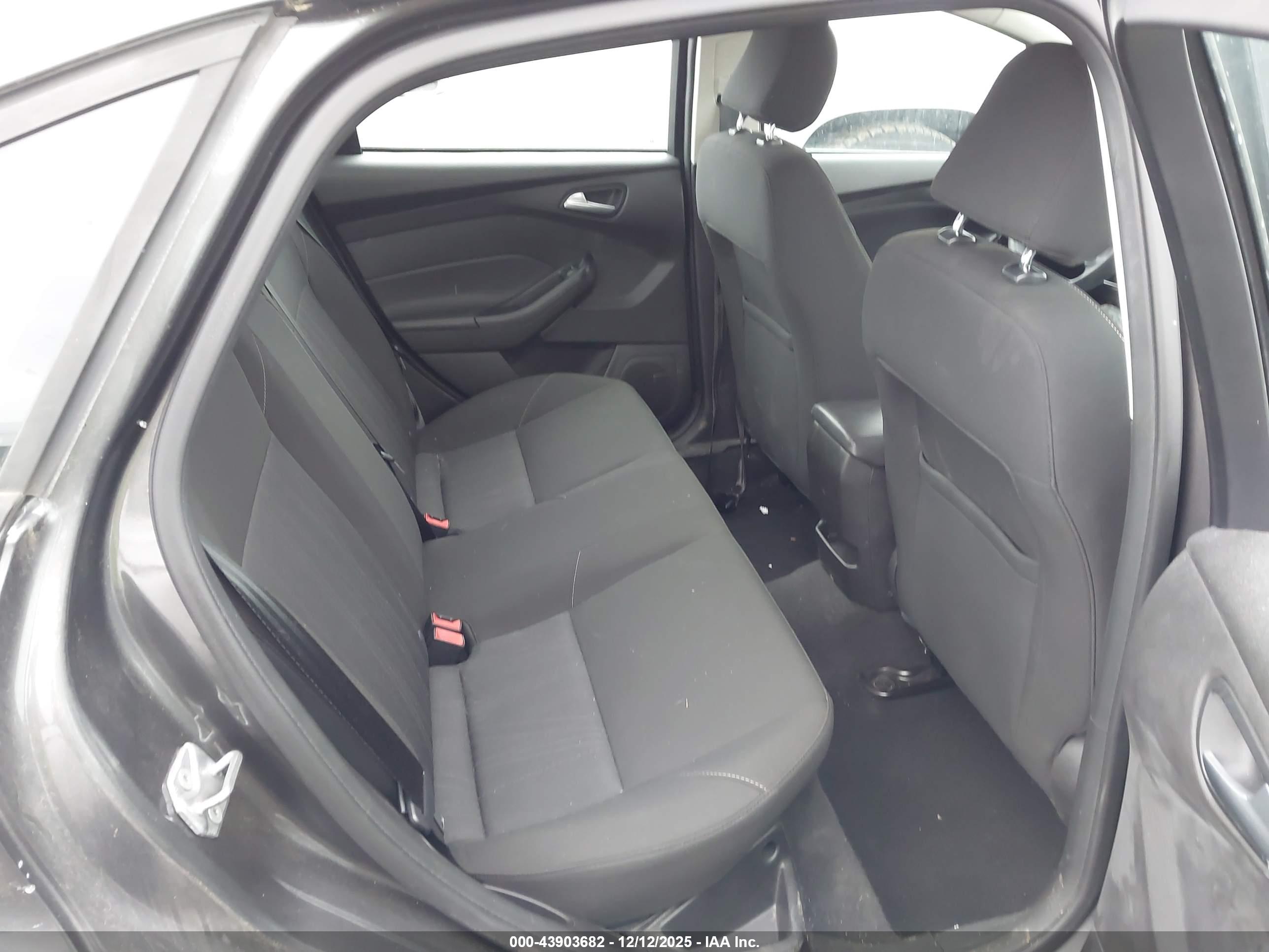 FORD FOCUS image 8