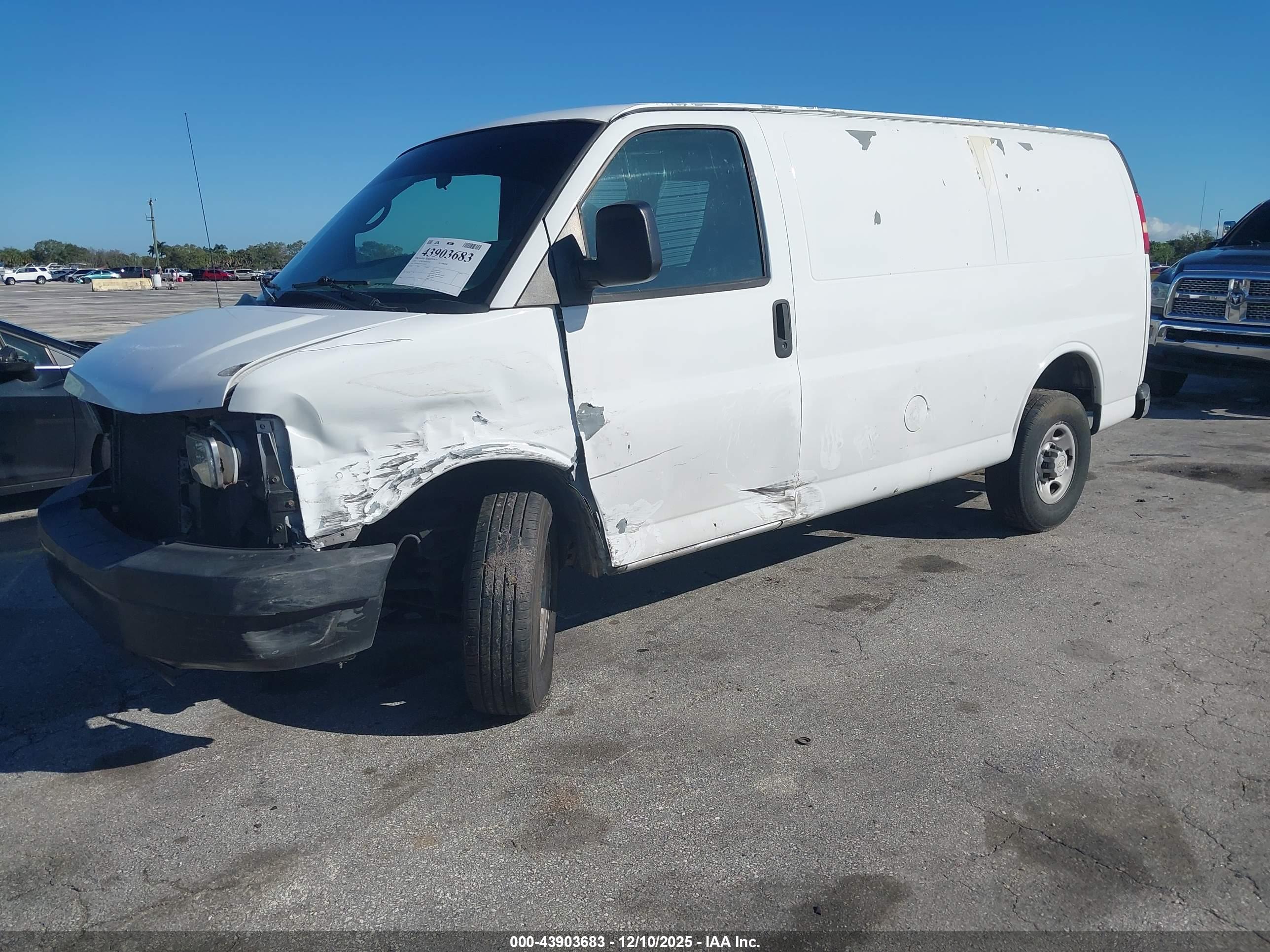 CHEVROLET EXPRESS image 2