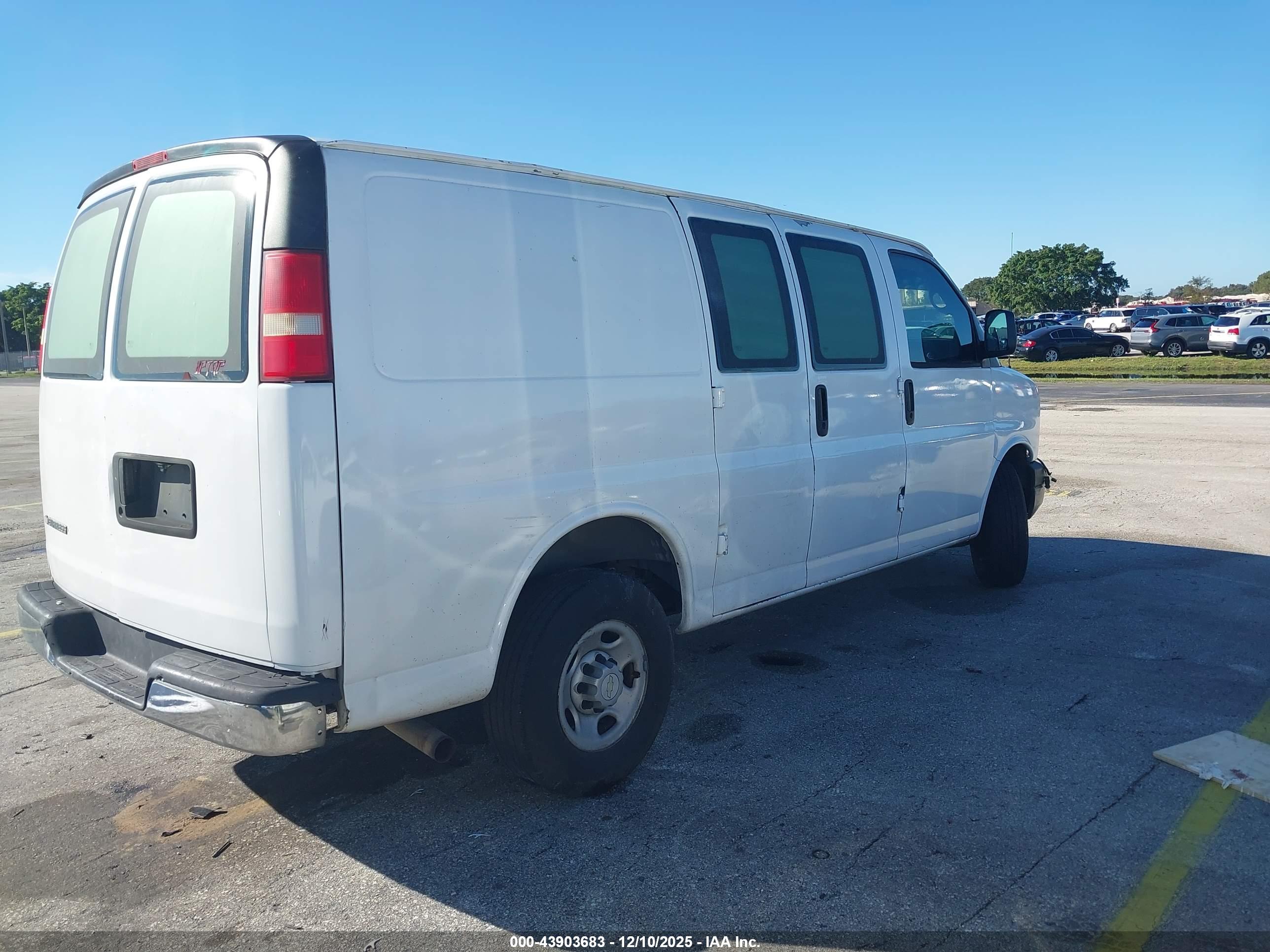 CHEVROLET EXPRESS image 4