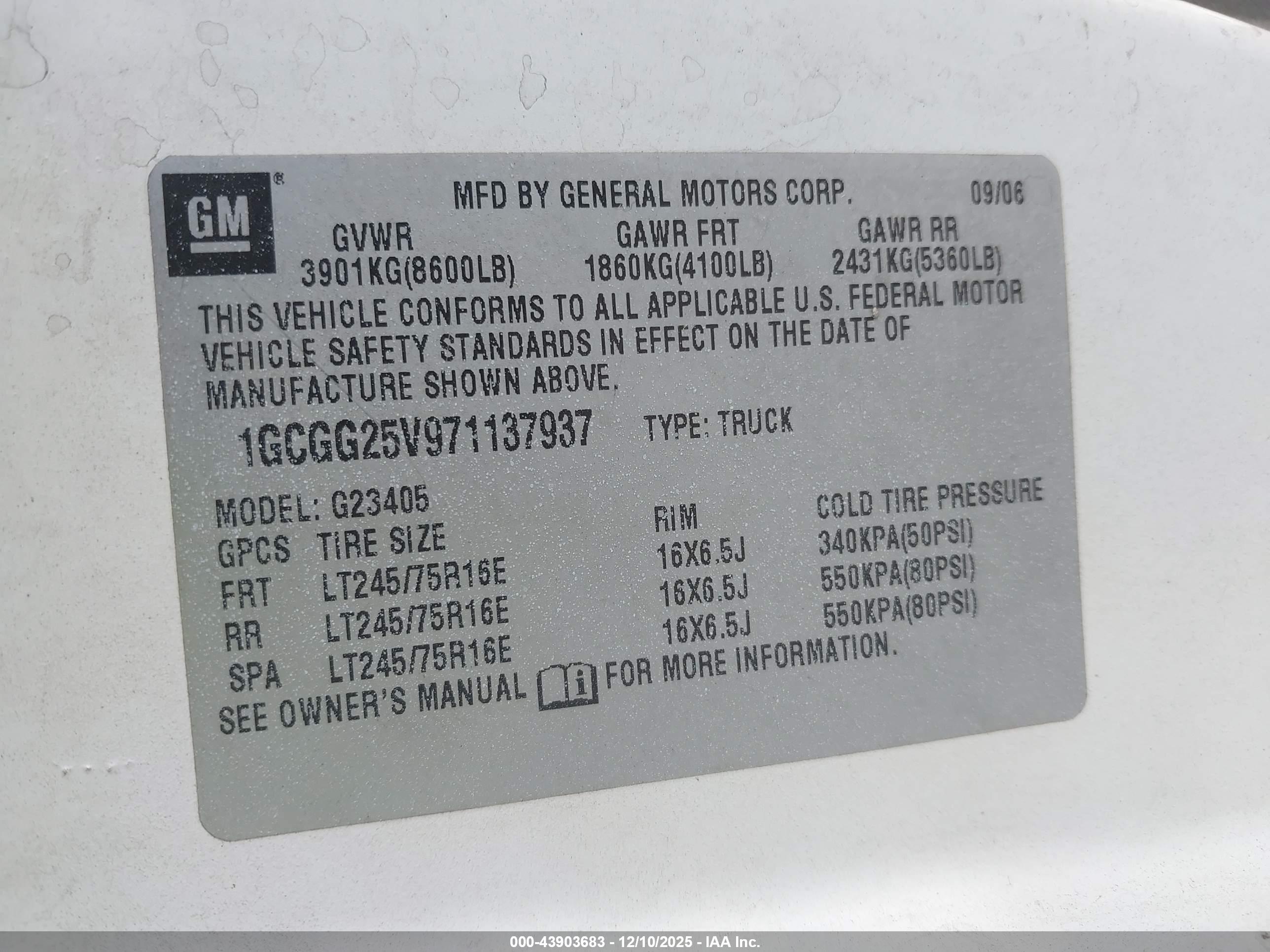 CHEVROLET EXPRESS image 9