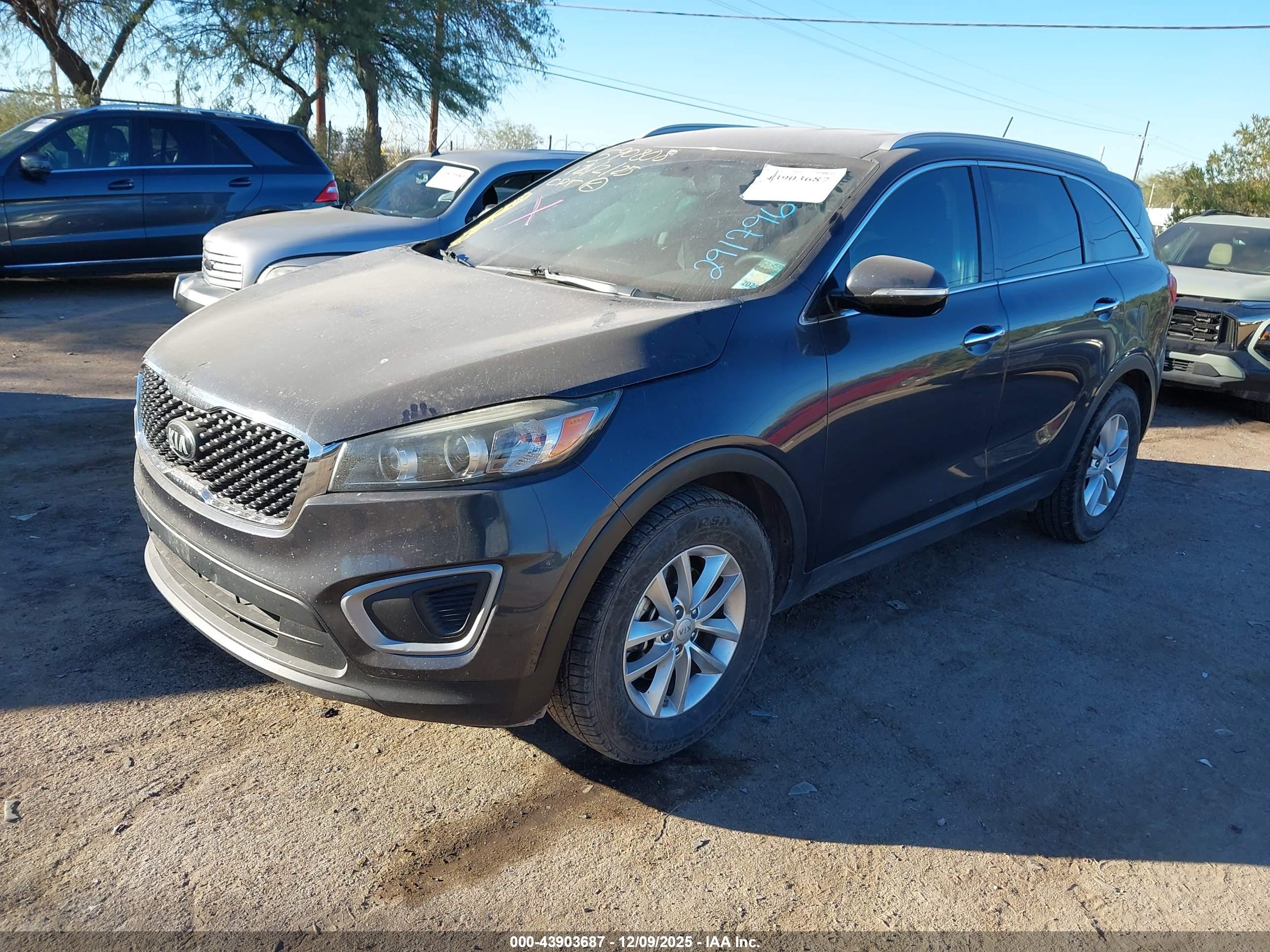 KIA SORENTO image 2