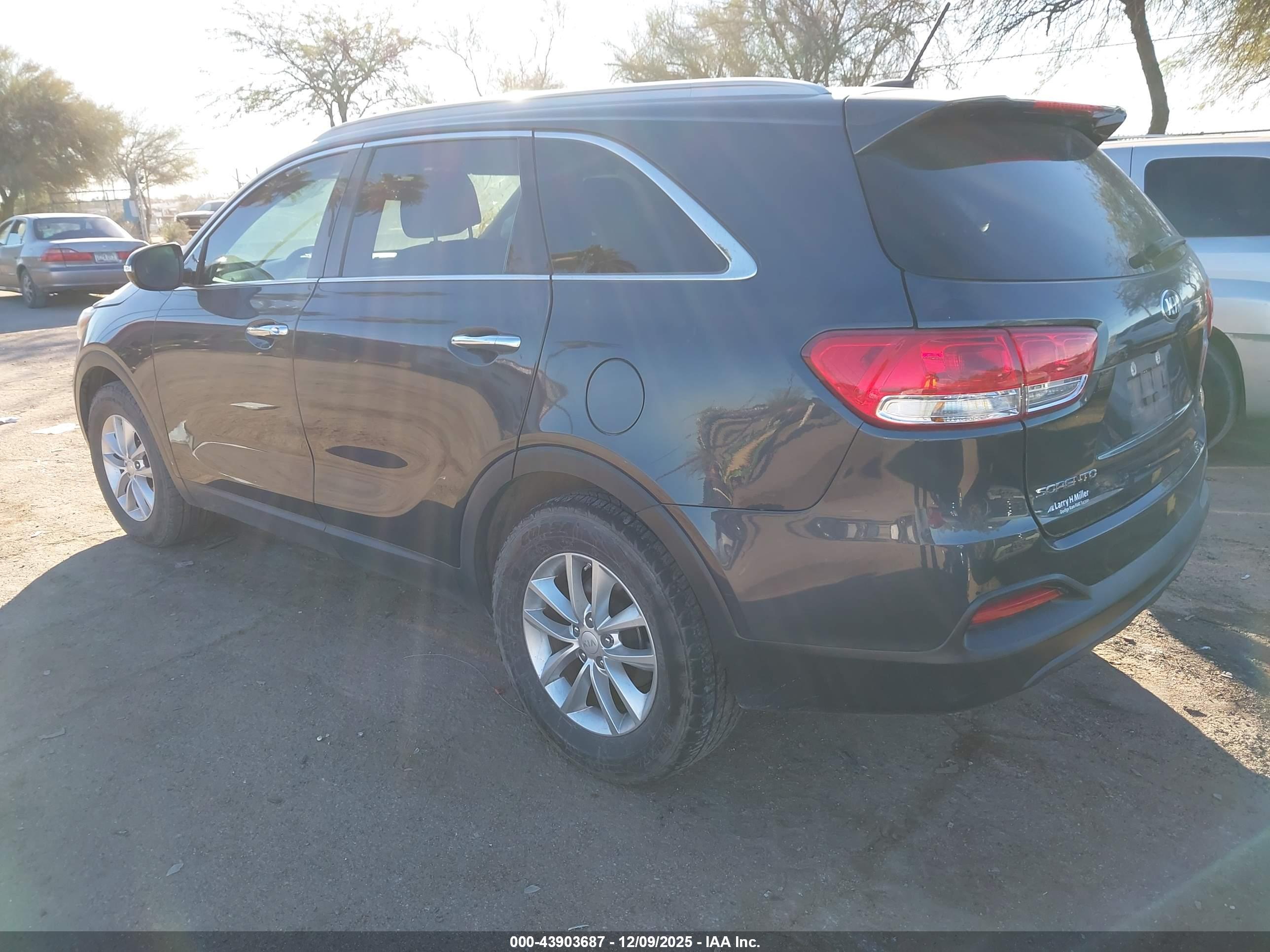 KIA SORENTO image 3