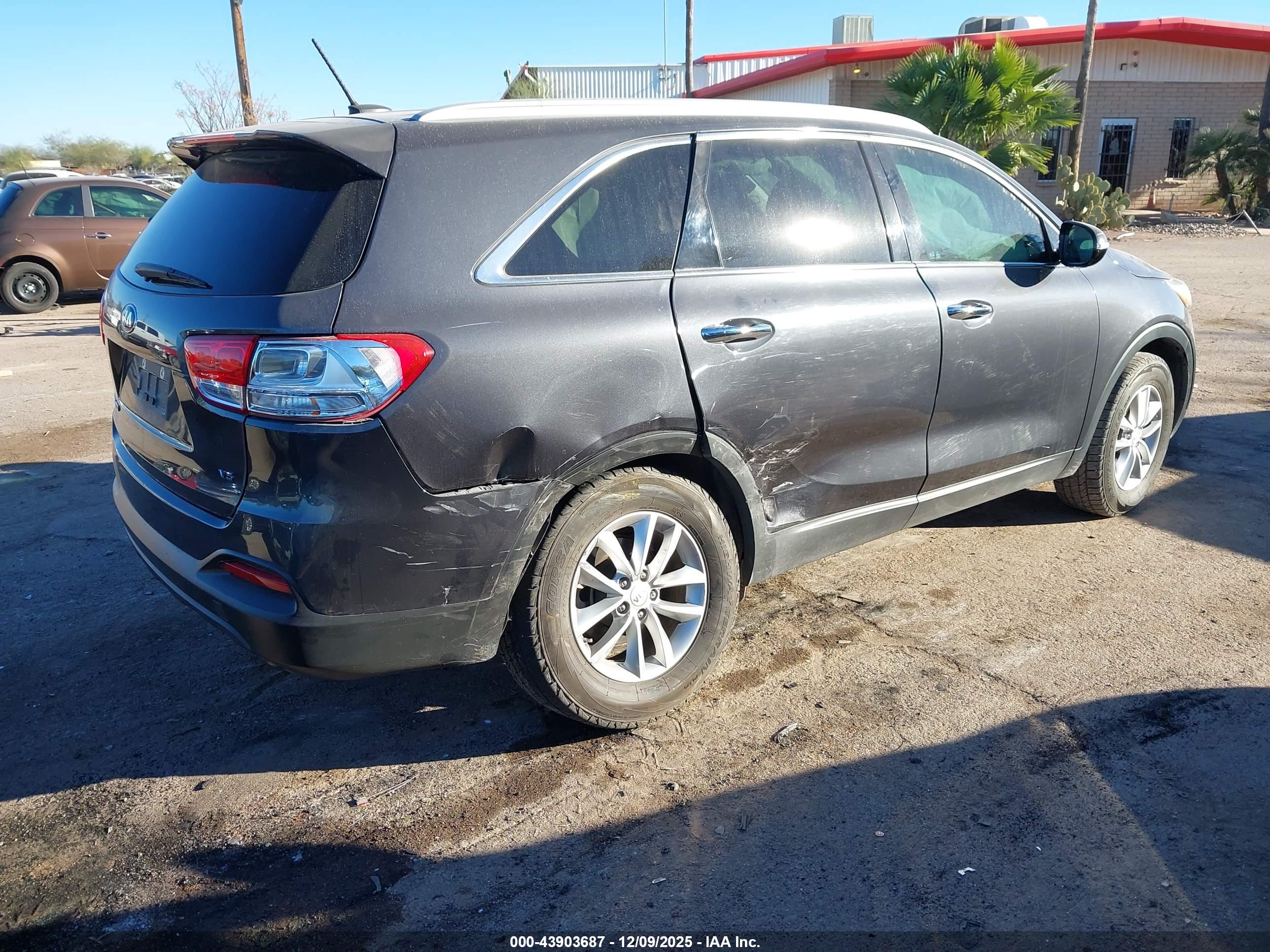 KIA SORENTO image 4