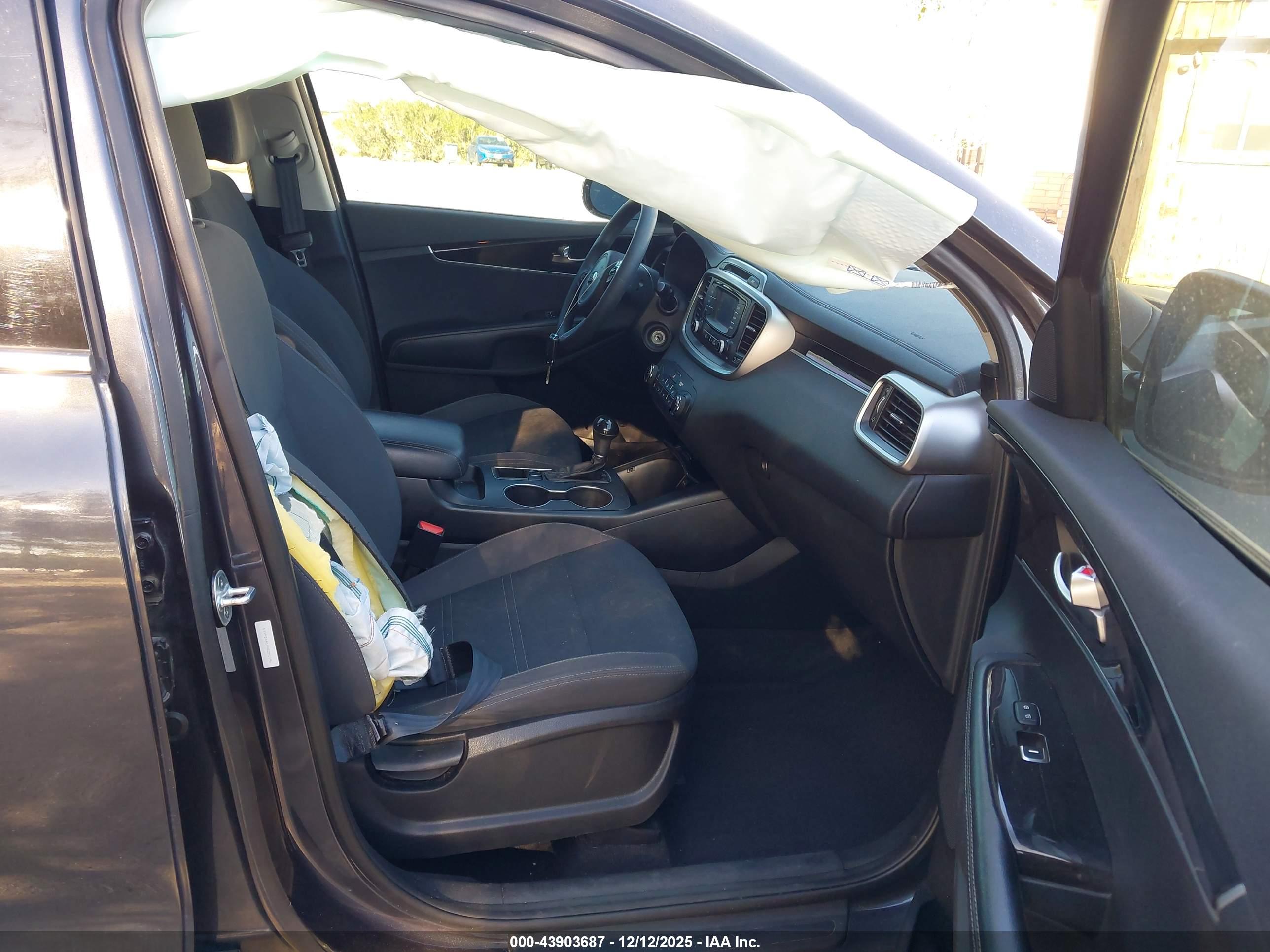 KIA SORENTO image 5