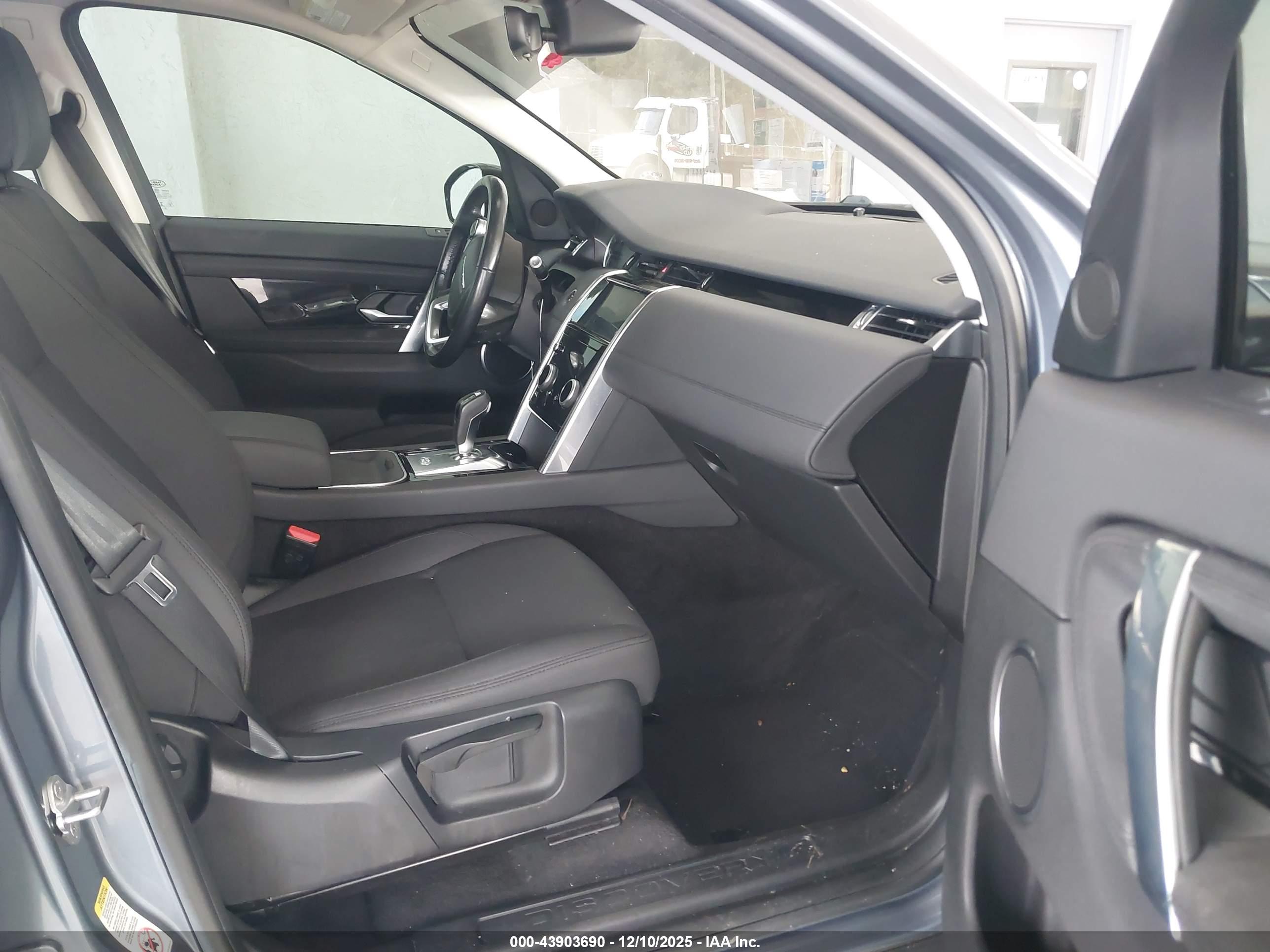 LAND ROVER image 5