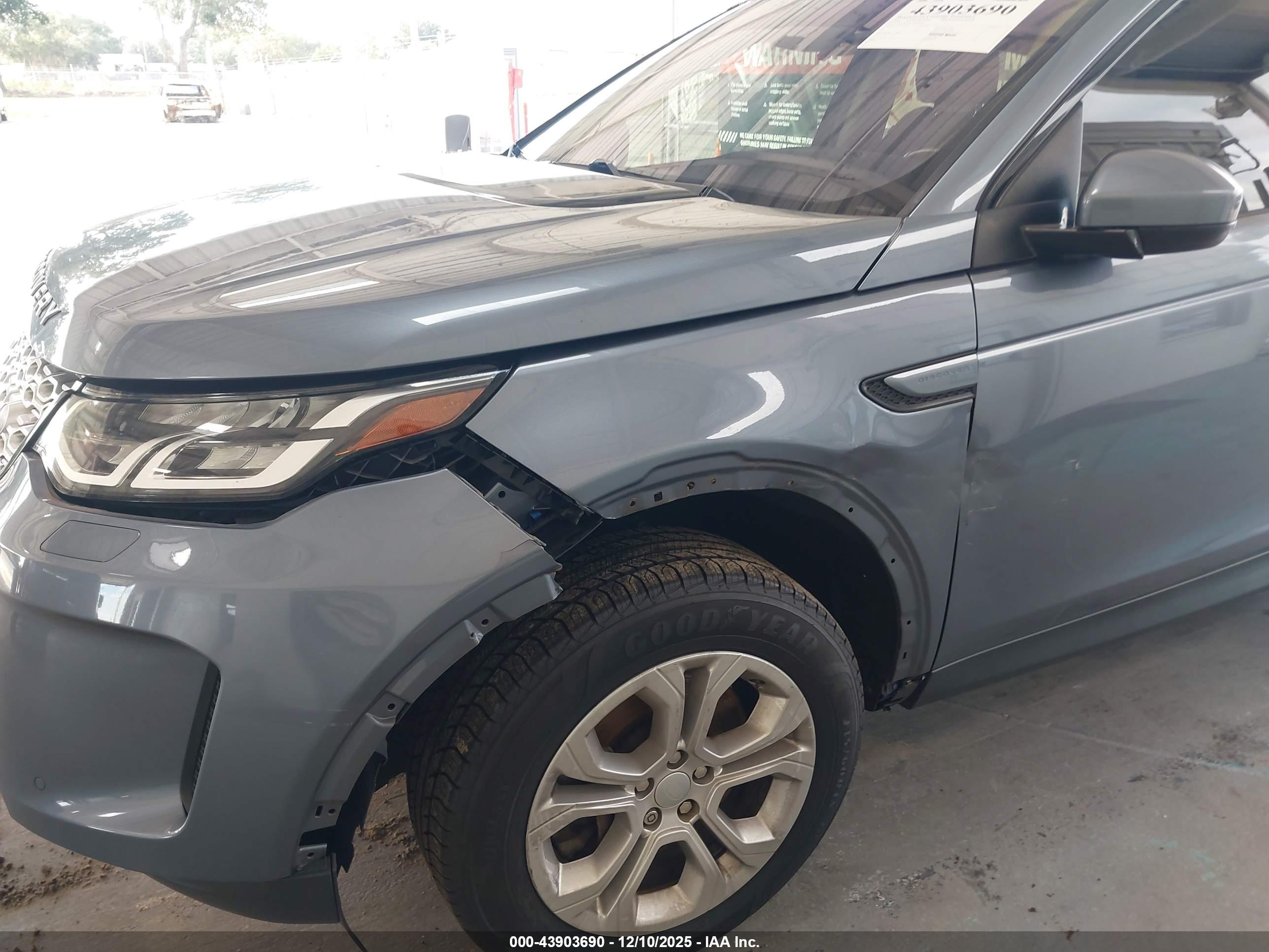 LAND ROVER image 6