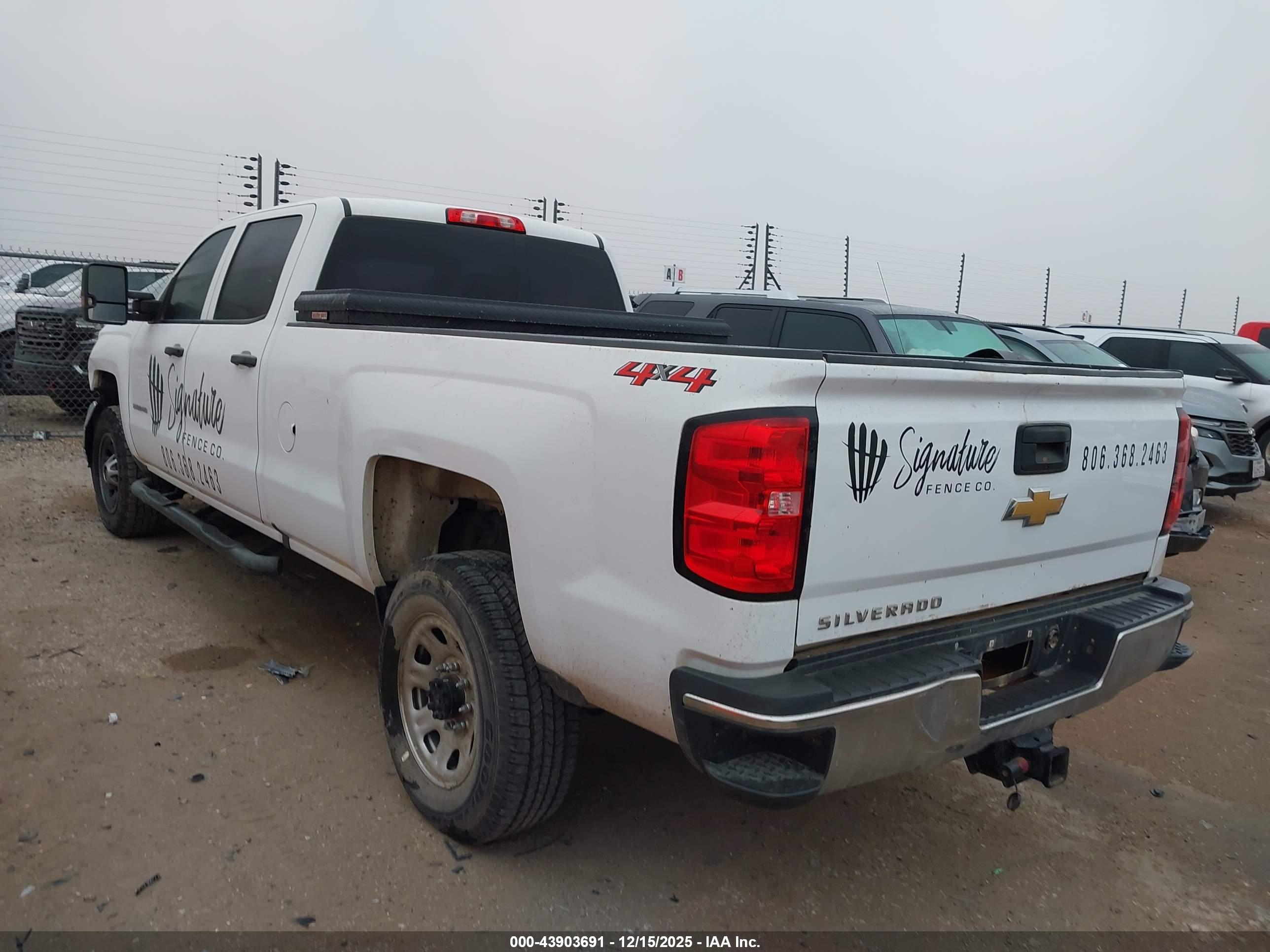 CHEVROLET SILVERADO image 3