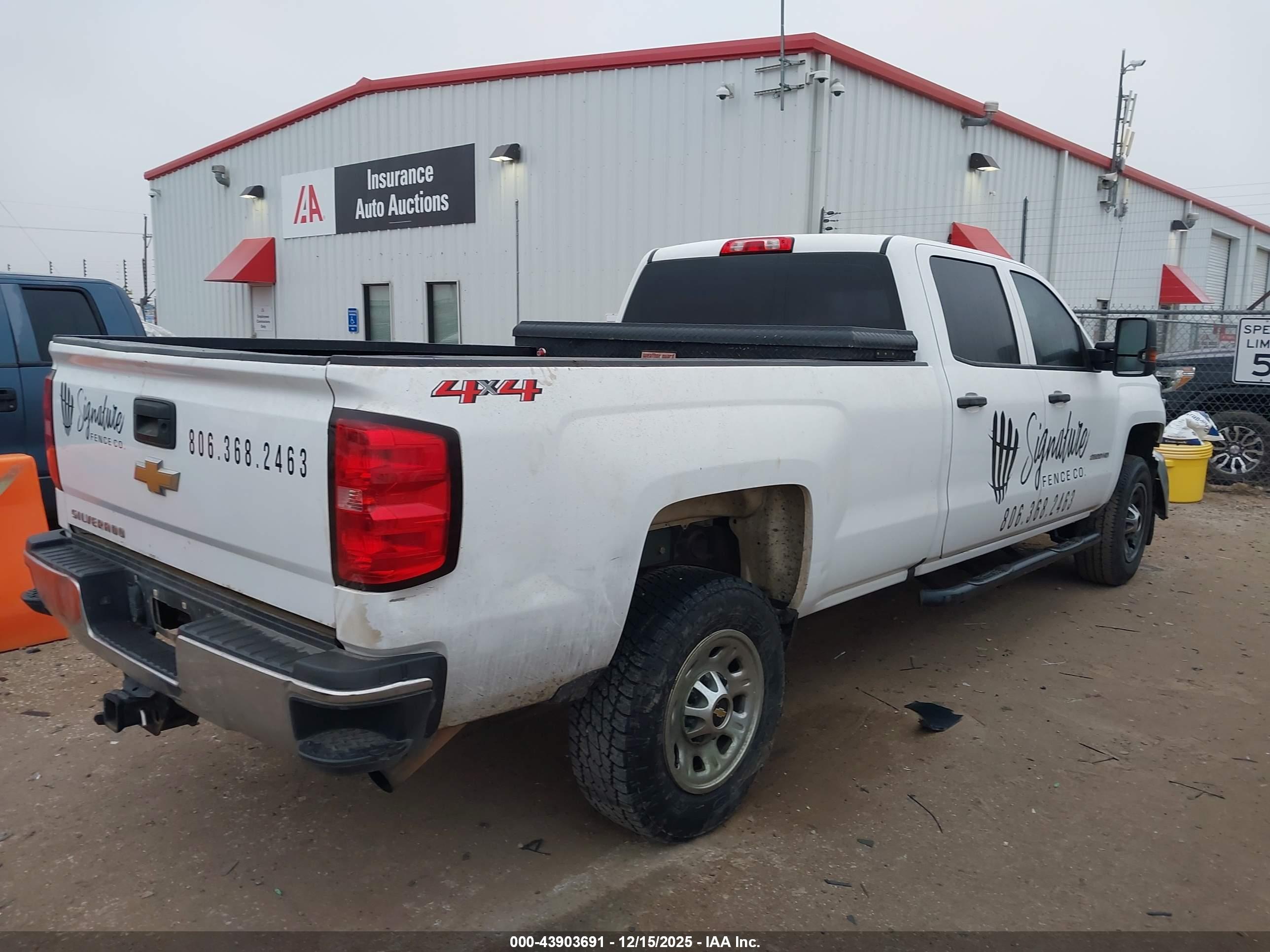 CHEVROLET SILVERADO image 4