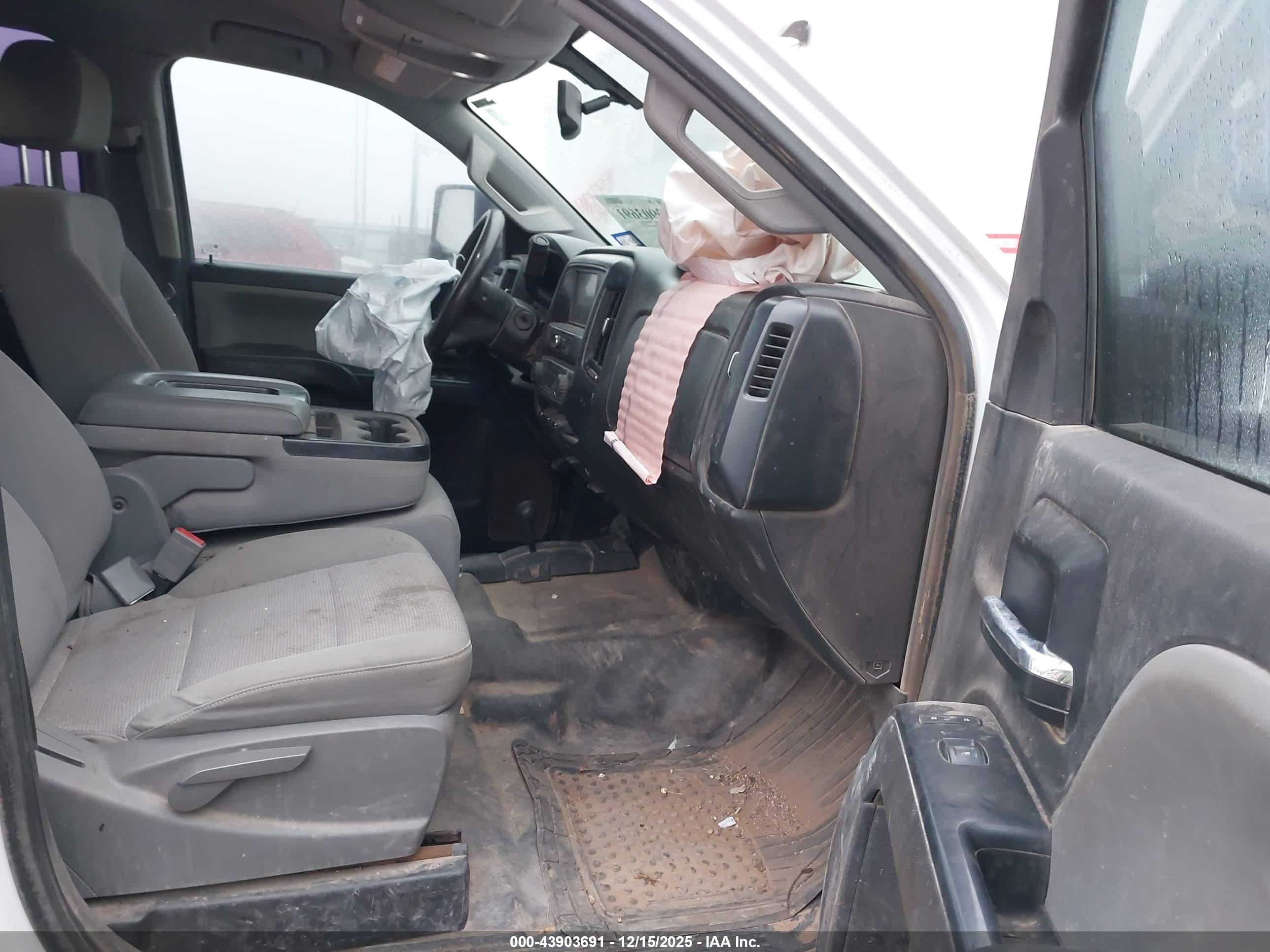 CHEVROLET SILVERADO image 5