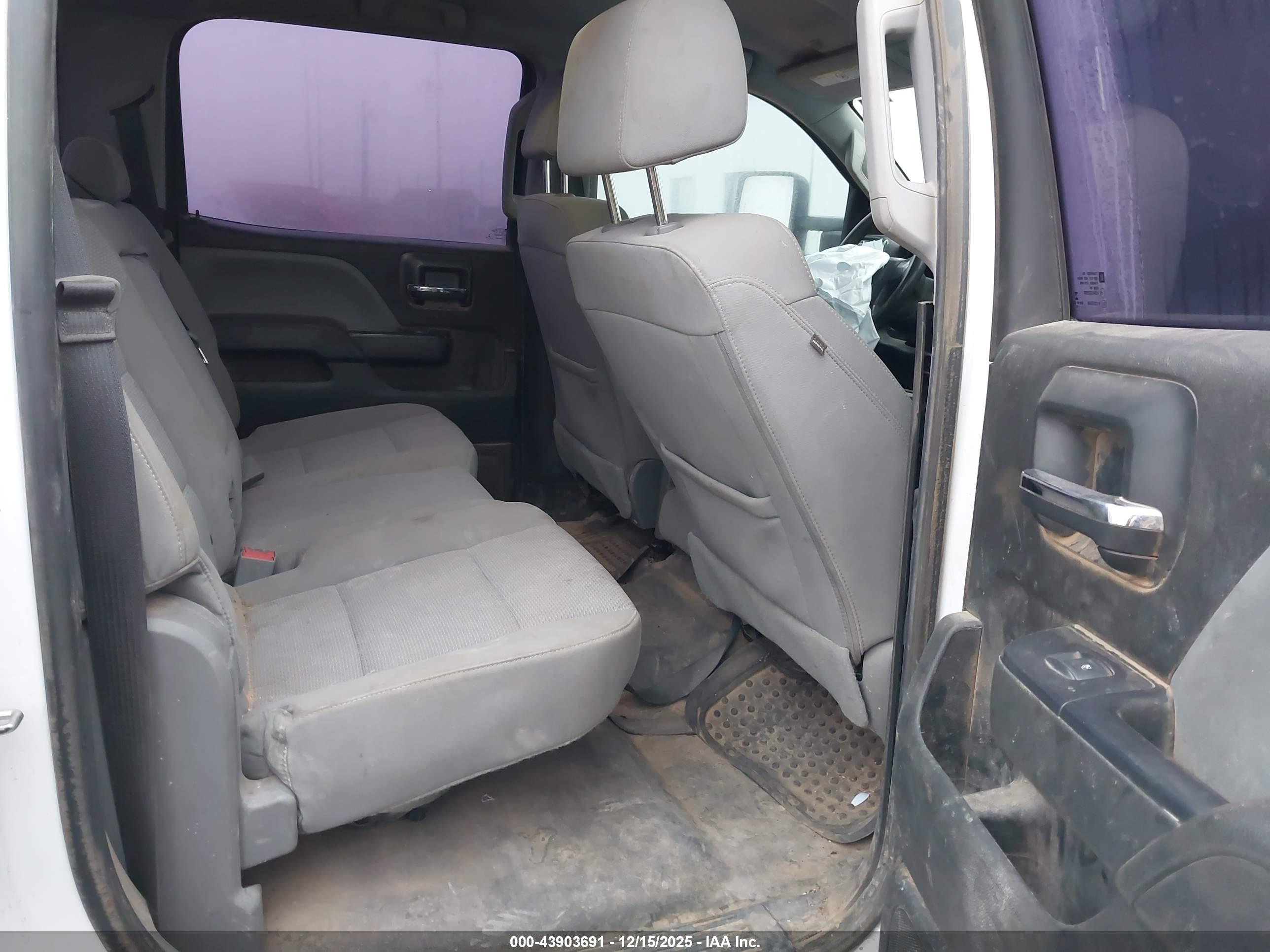 CHEVROLET SILVERADO image 8