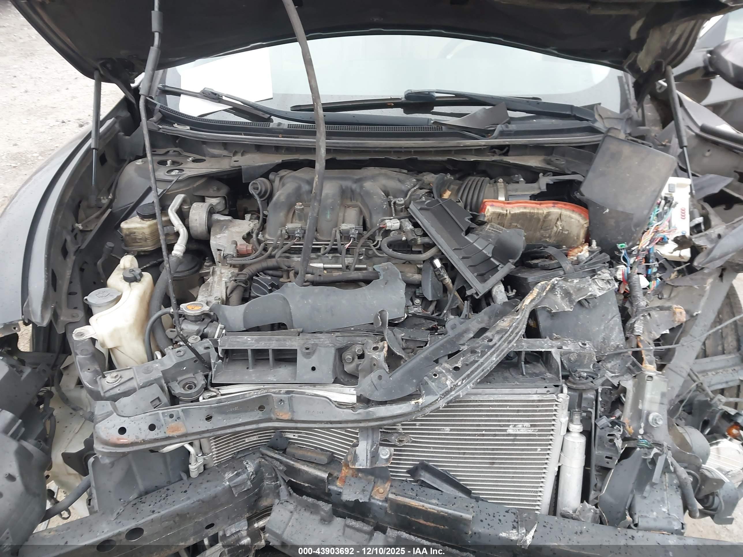 NISSAN MAXIMA image 10