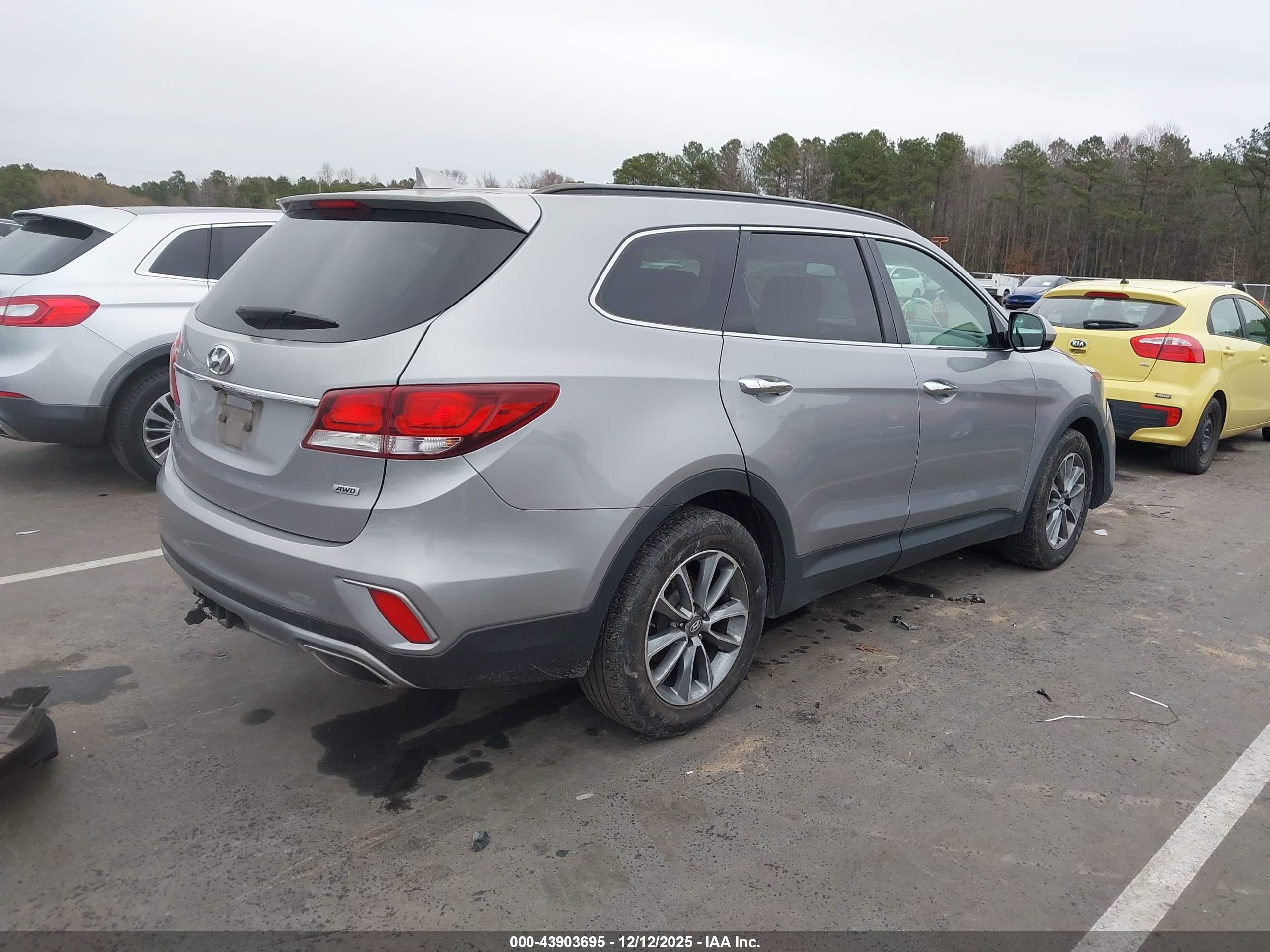 HYUNDAI SANTA image 4