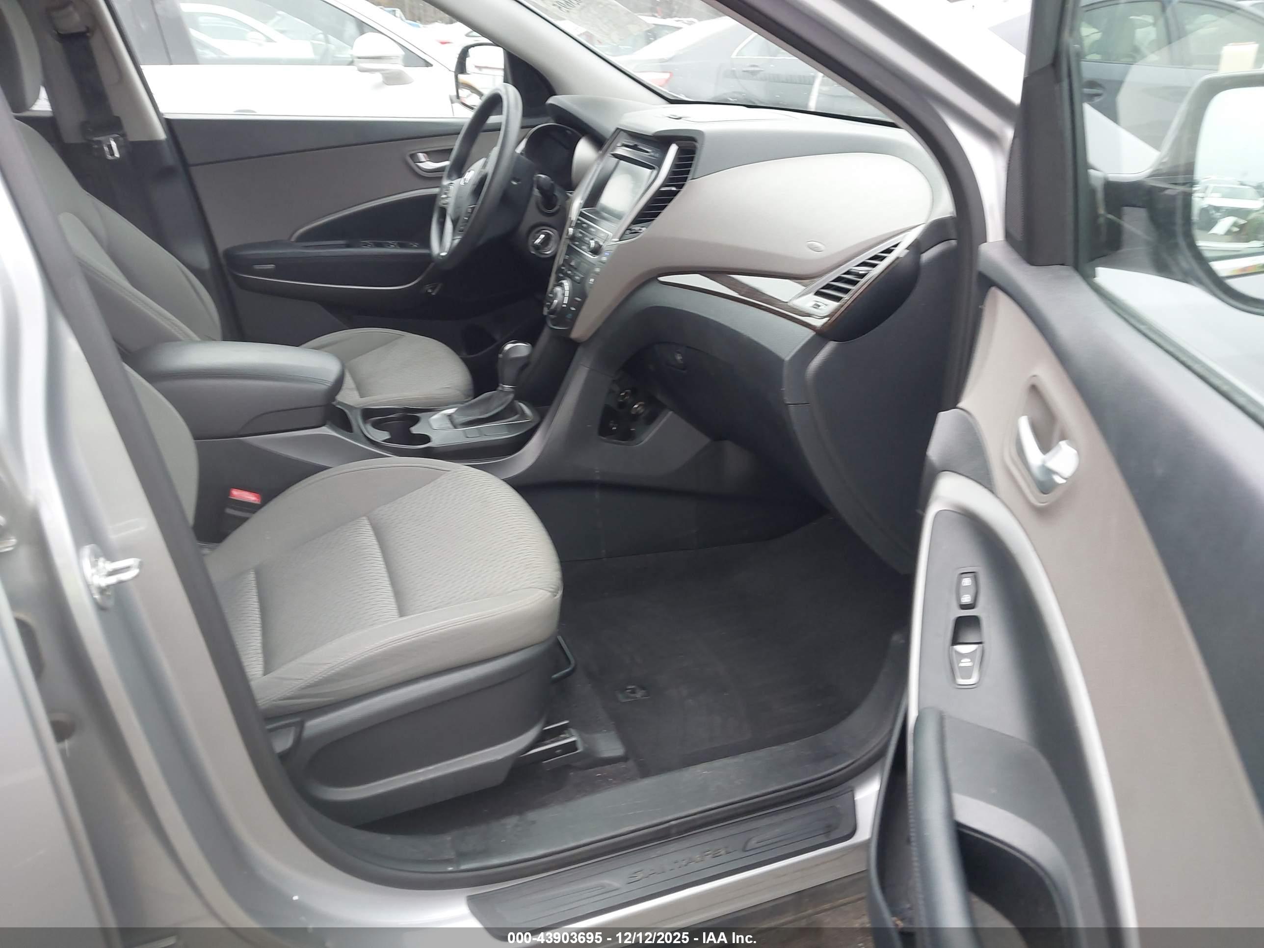 HYUNDAI SANTA image 5