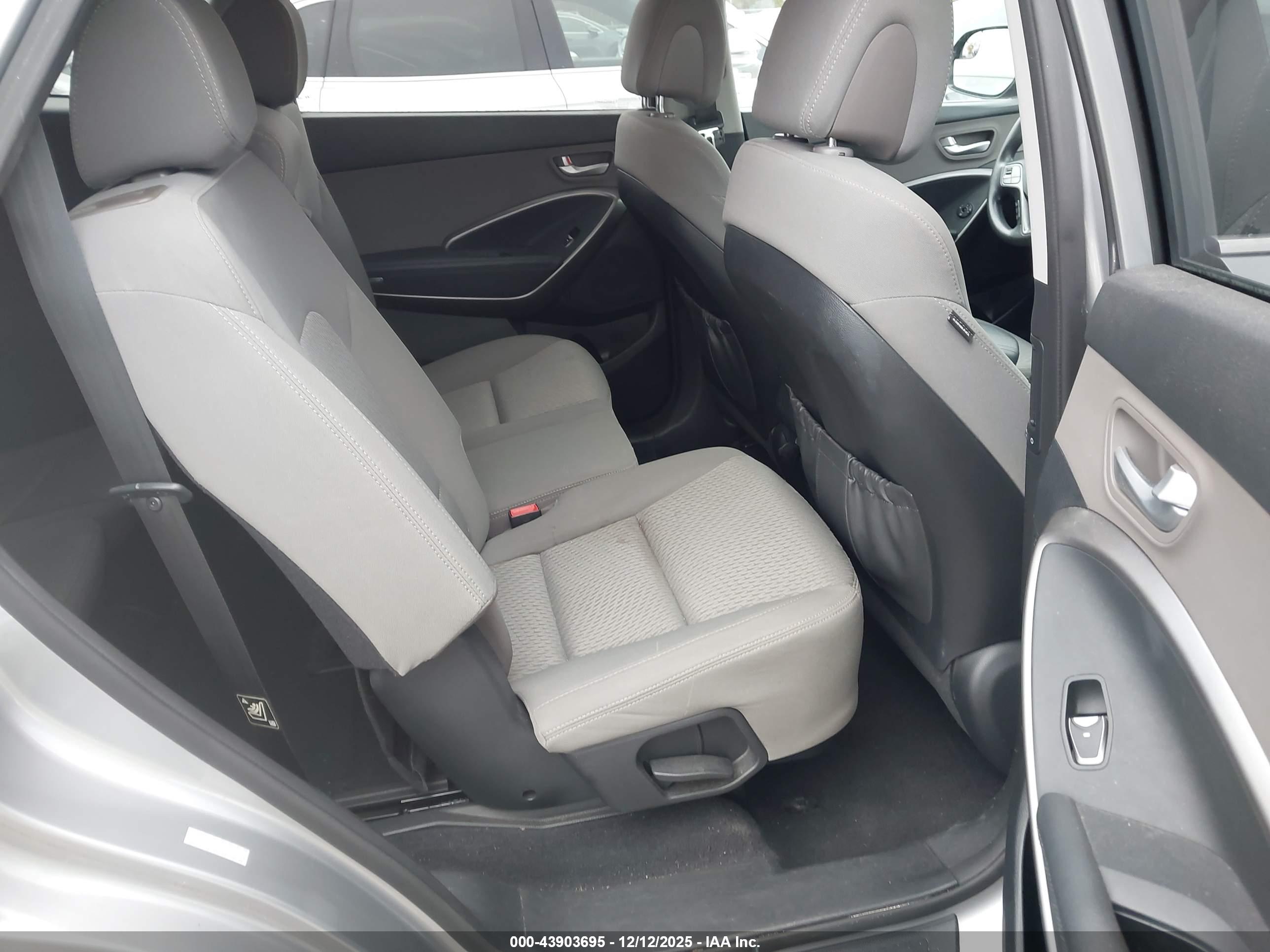 HYUNDAI SANTA image 8