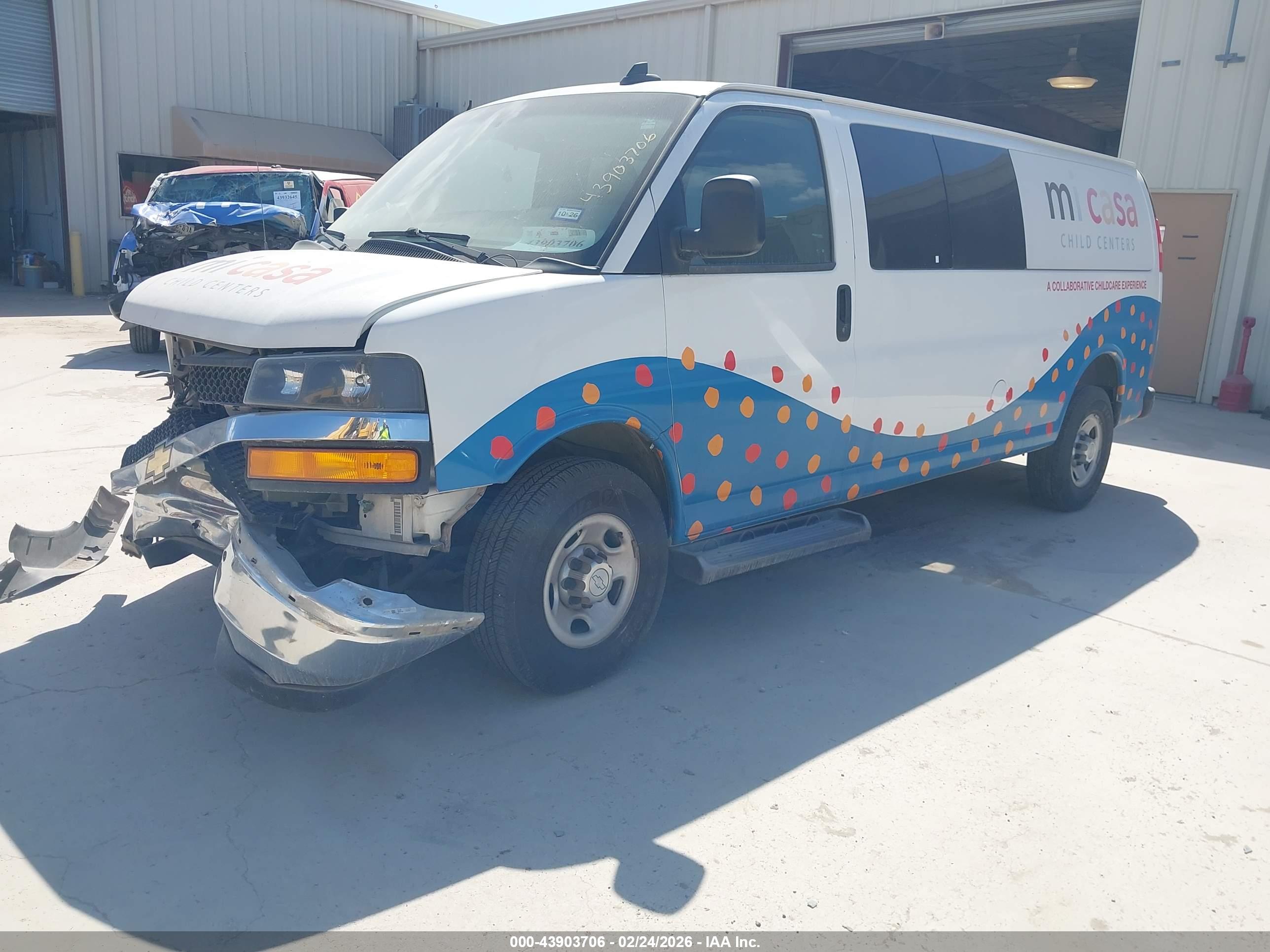CHEVROLET EXPRESS image 2