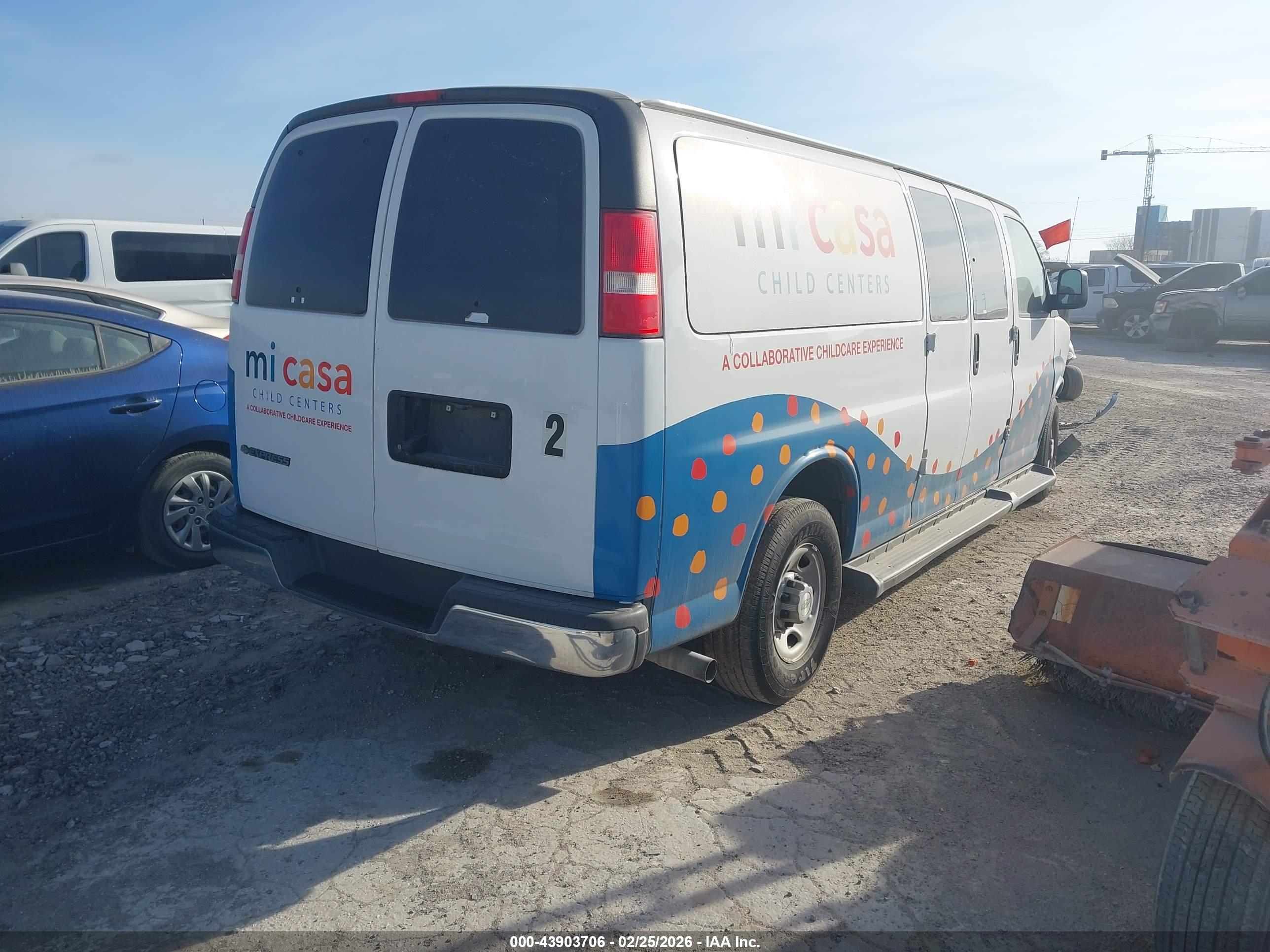 CHEVROLET EXPRESS image 4