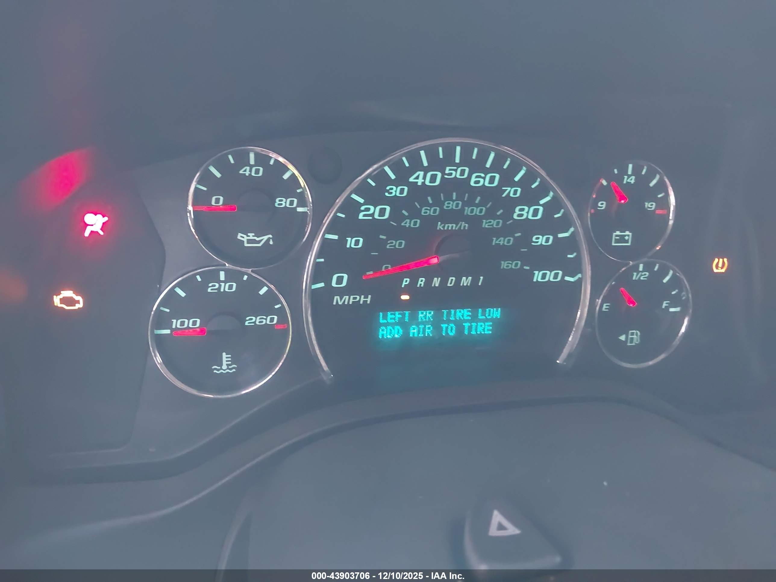 CHEVROLET EXPRESS image 7
