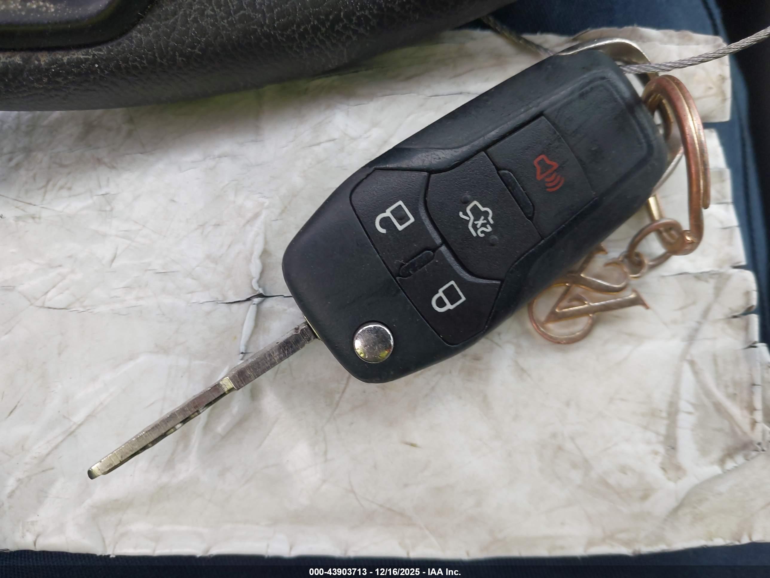FORD FUSION image 11