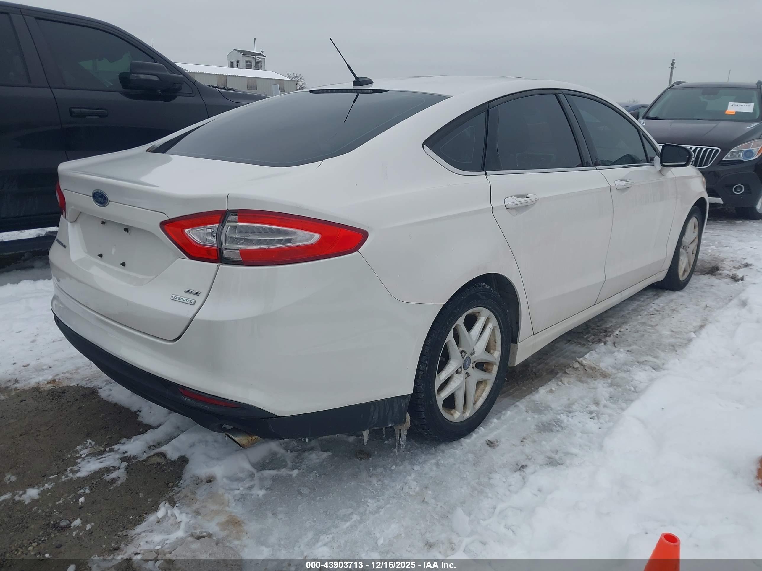 FORD FUSION image 4