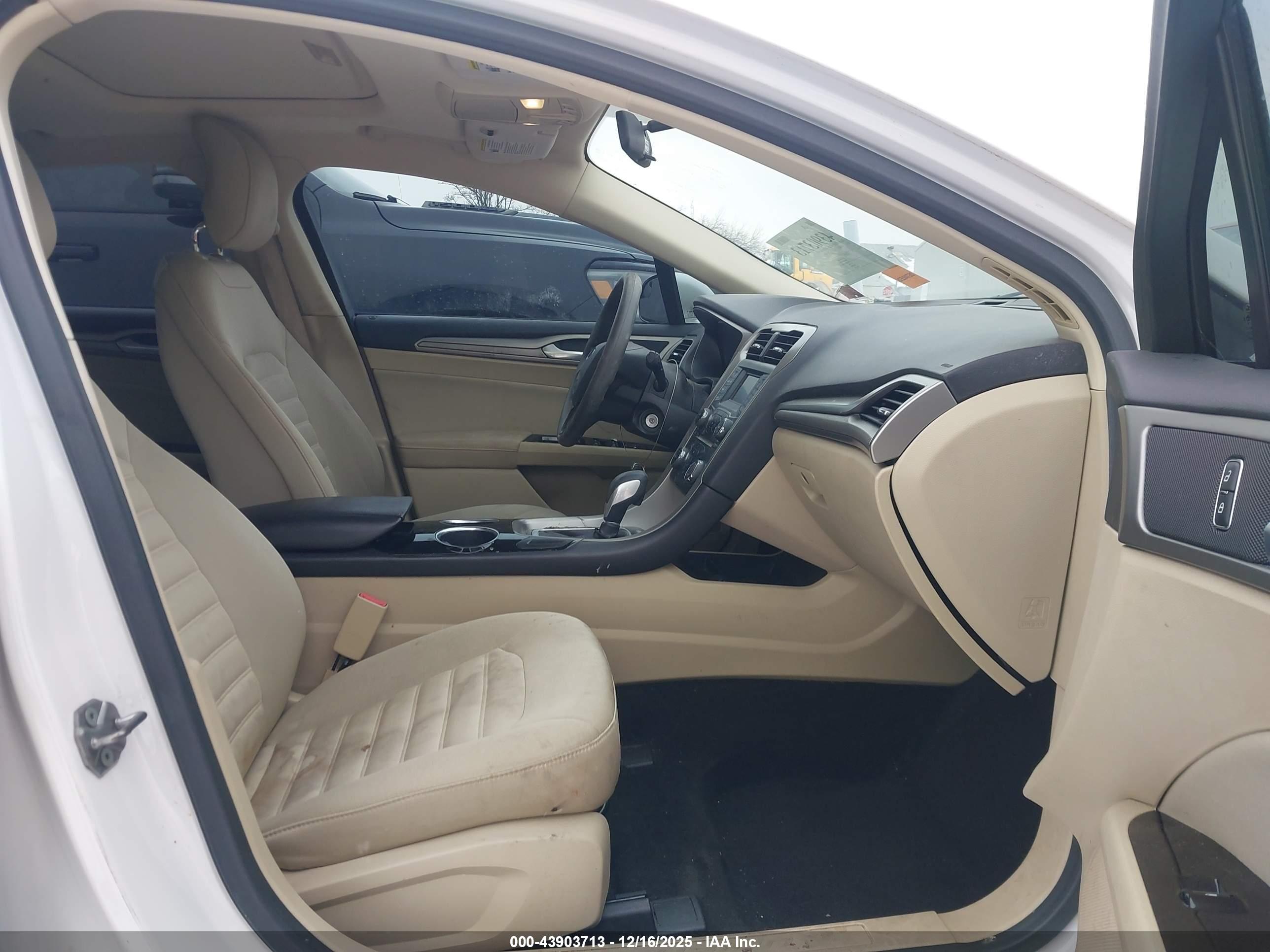FORD FUSION image 5
