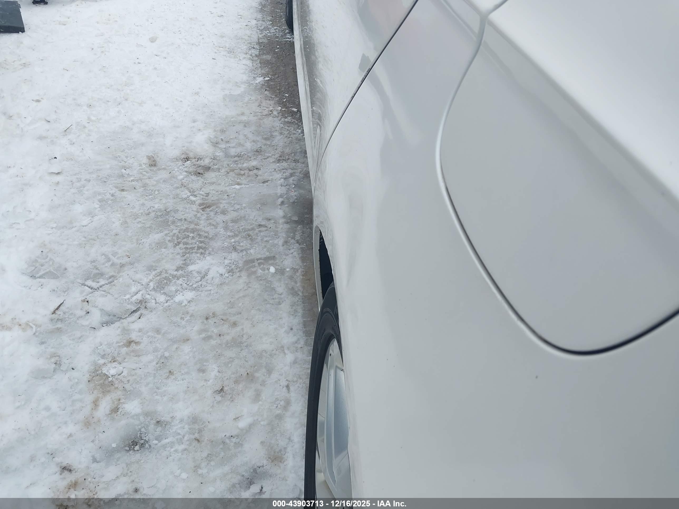 FORD FUSION image 6