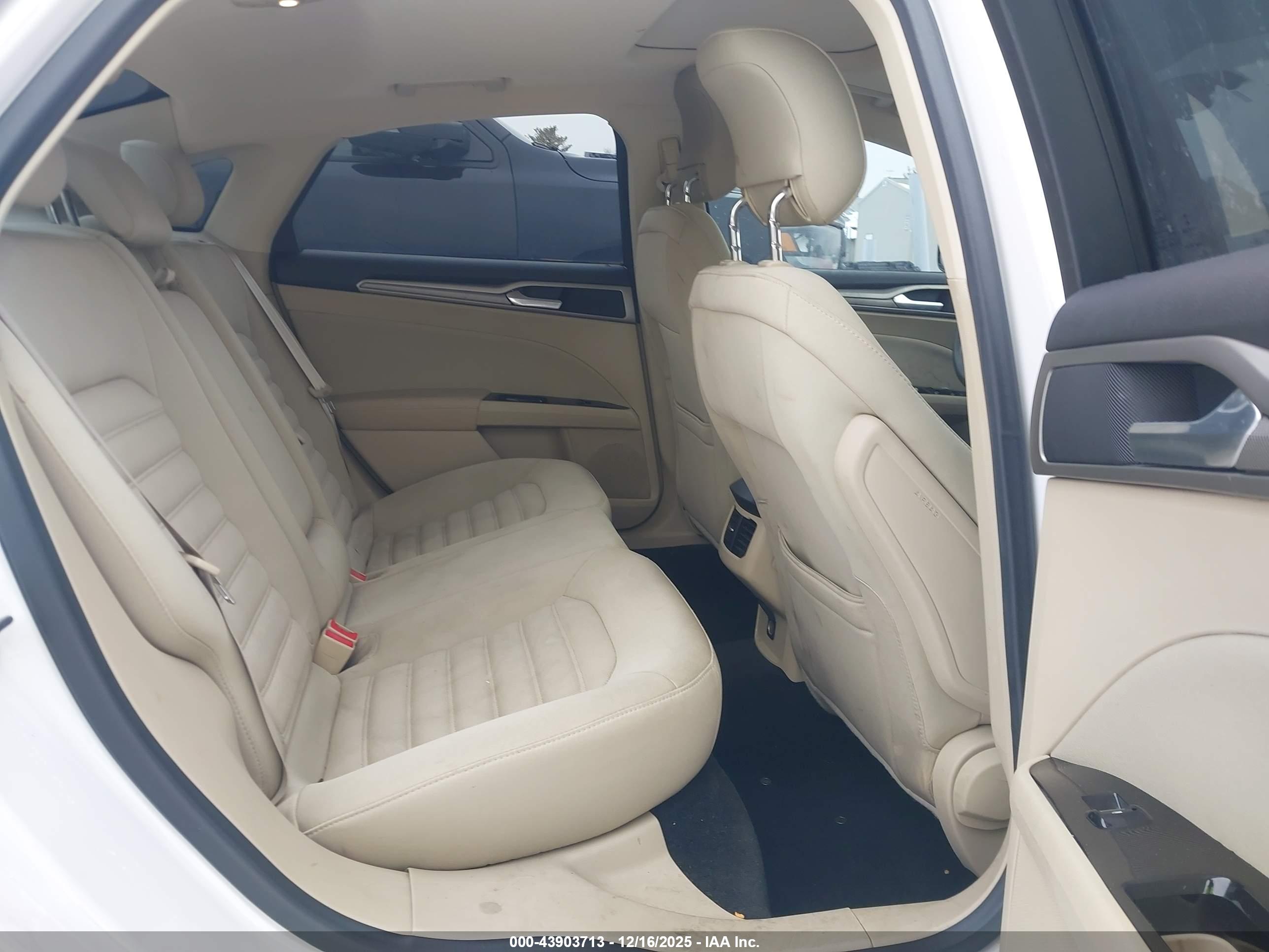 FORD FUSION image 8