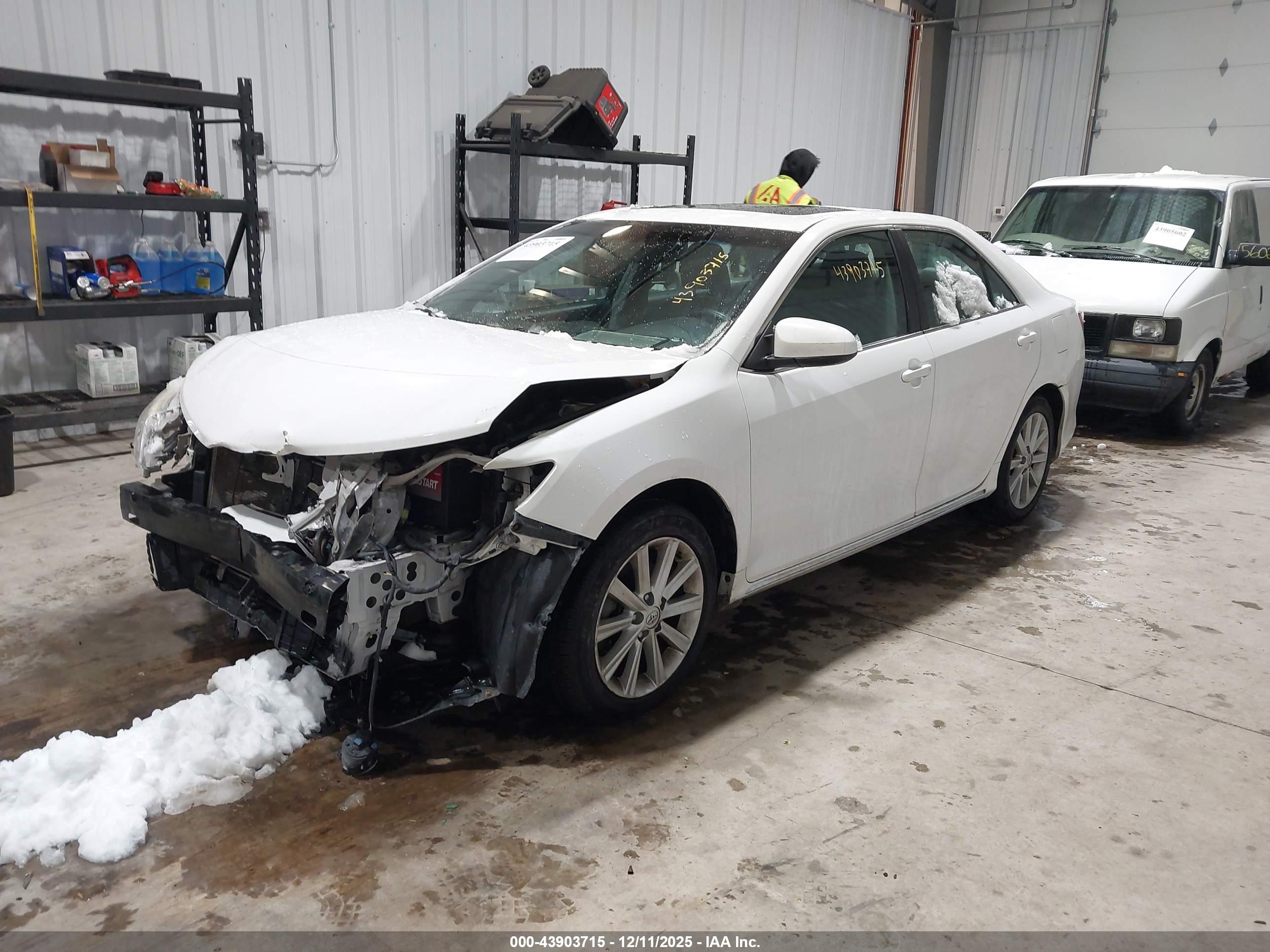 TOYOTA CAMRY image 2