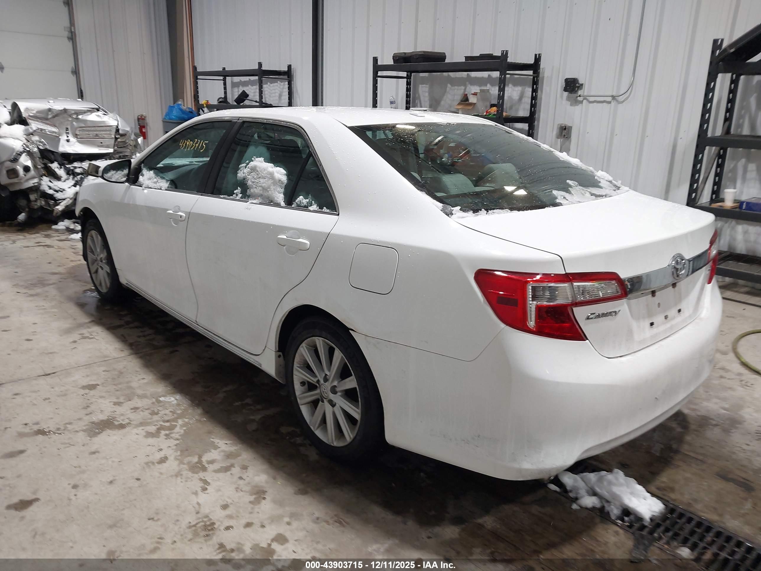 TOYOTA CAMRY image 3
