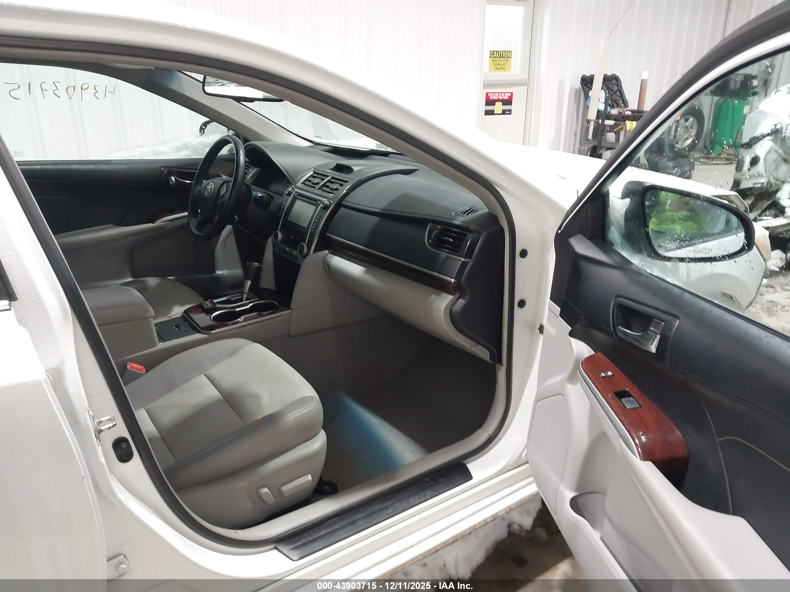 TOYOTA CAMRY image 5