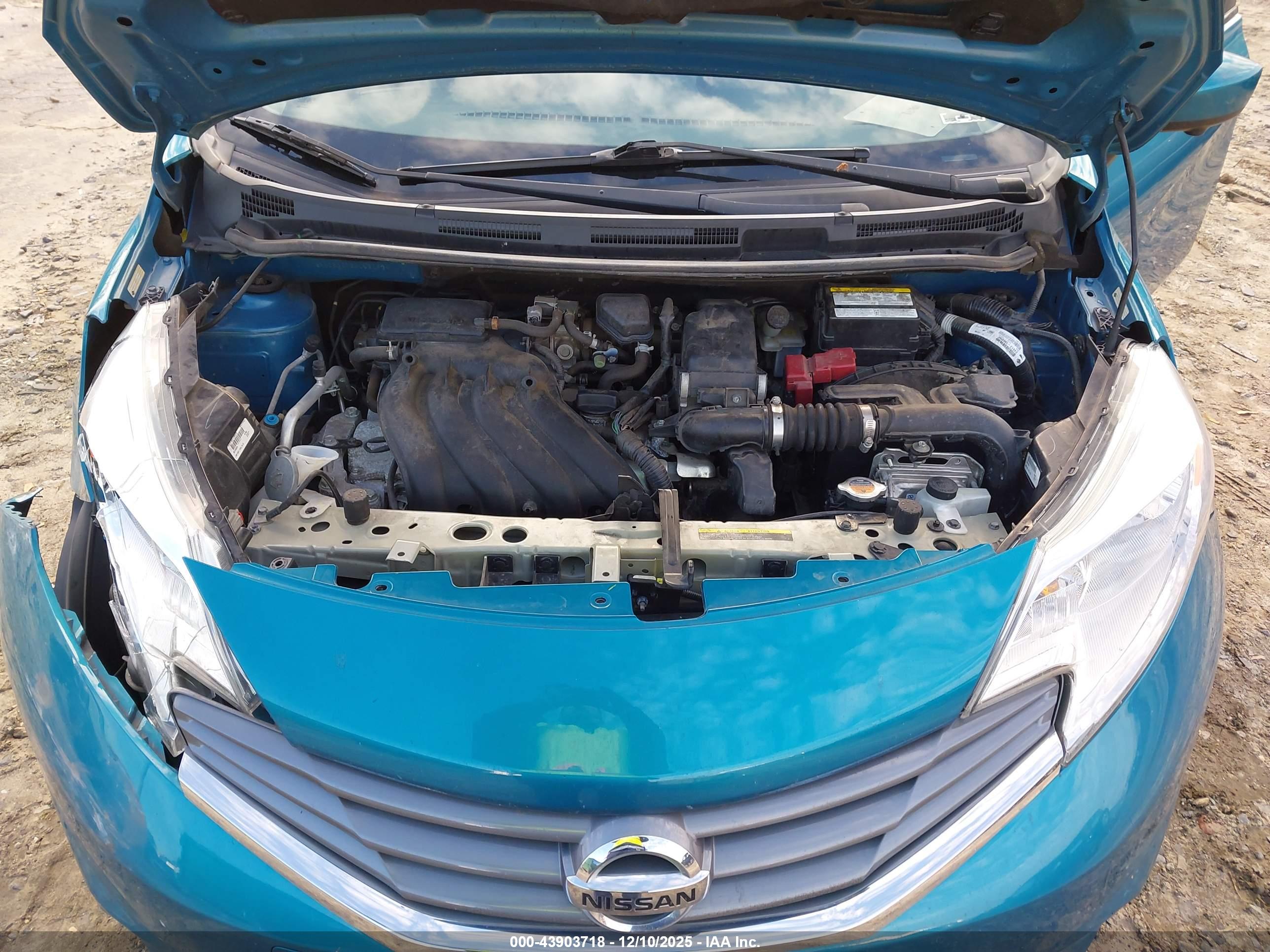 NISSAN VERSA image 10