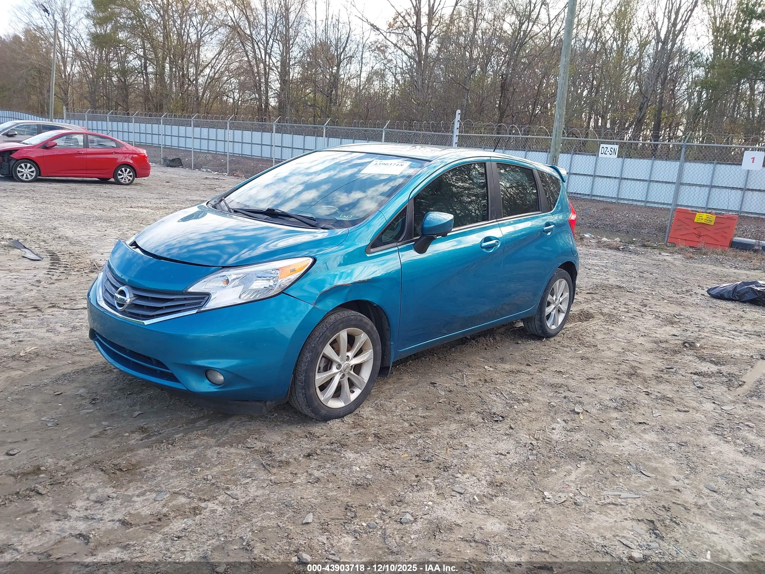 NISSAN VERSA image 2