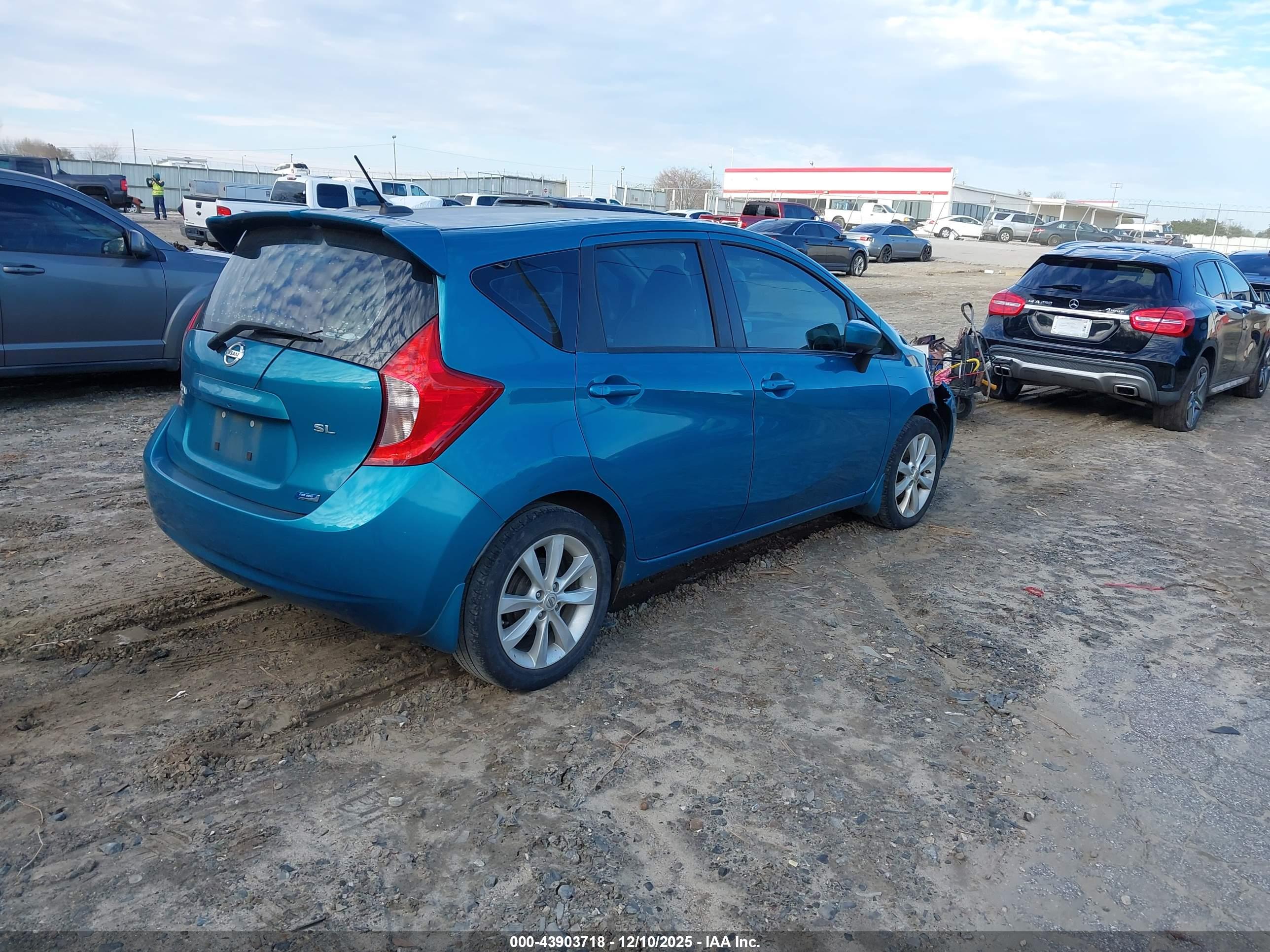 NISSAN VERSA image 4