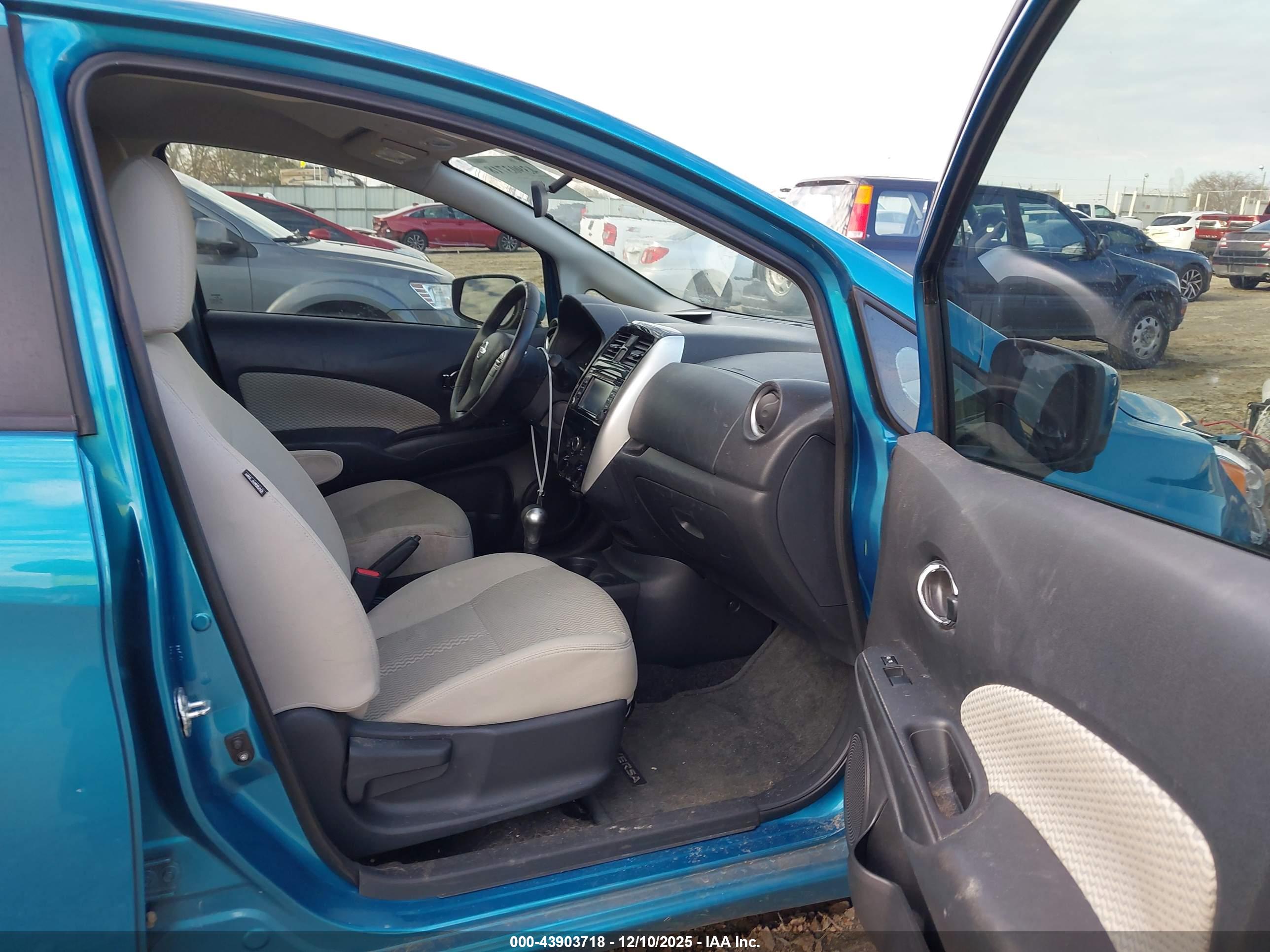 NISSAN VERSA image 5