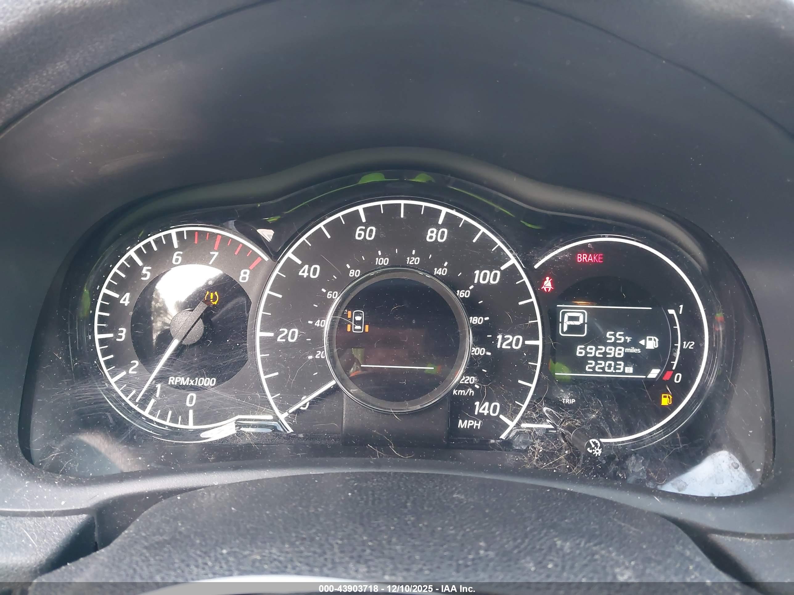 NISSAN VERSA image 7