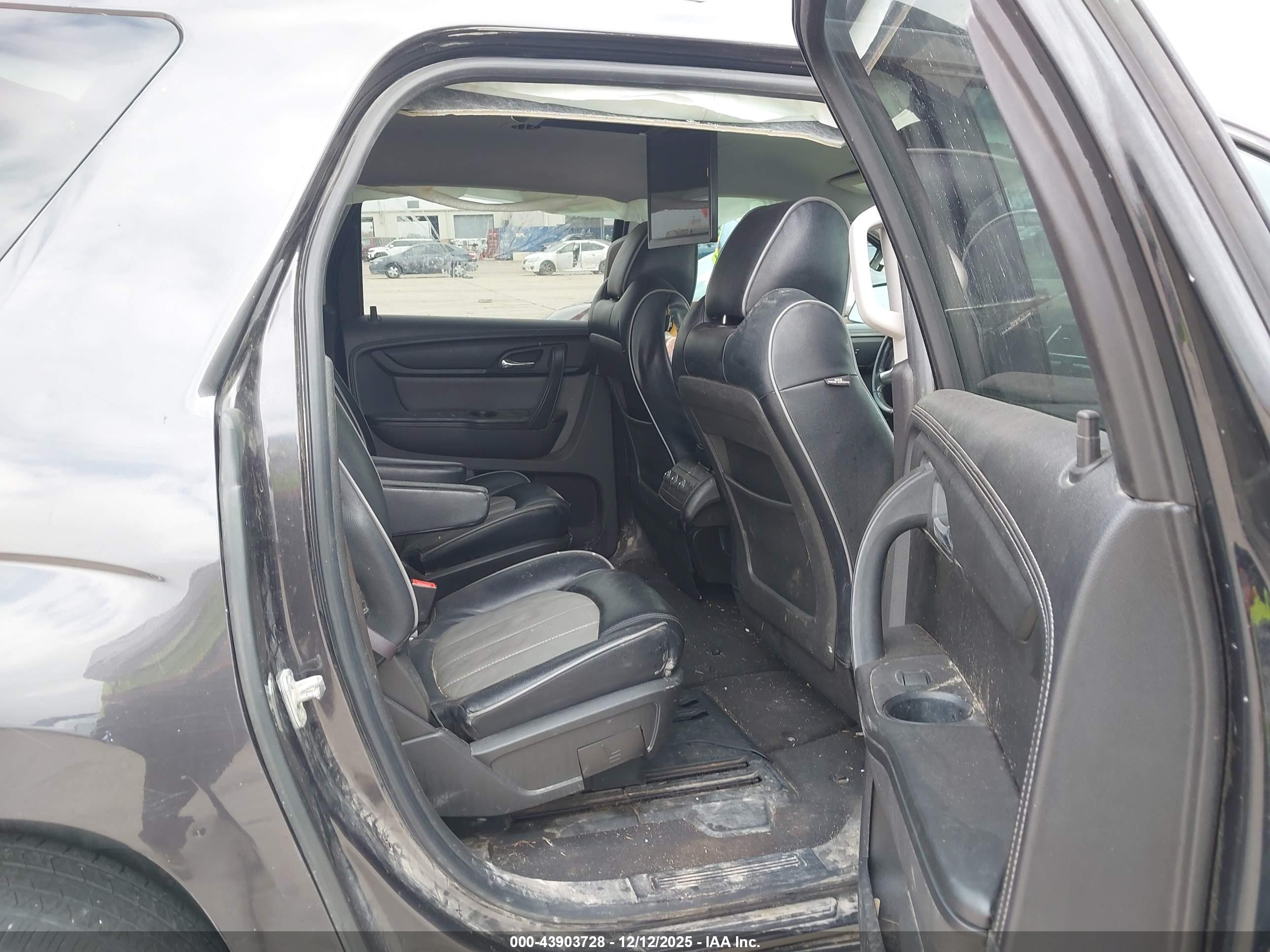 GMC ACADIA image 8