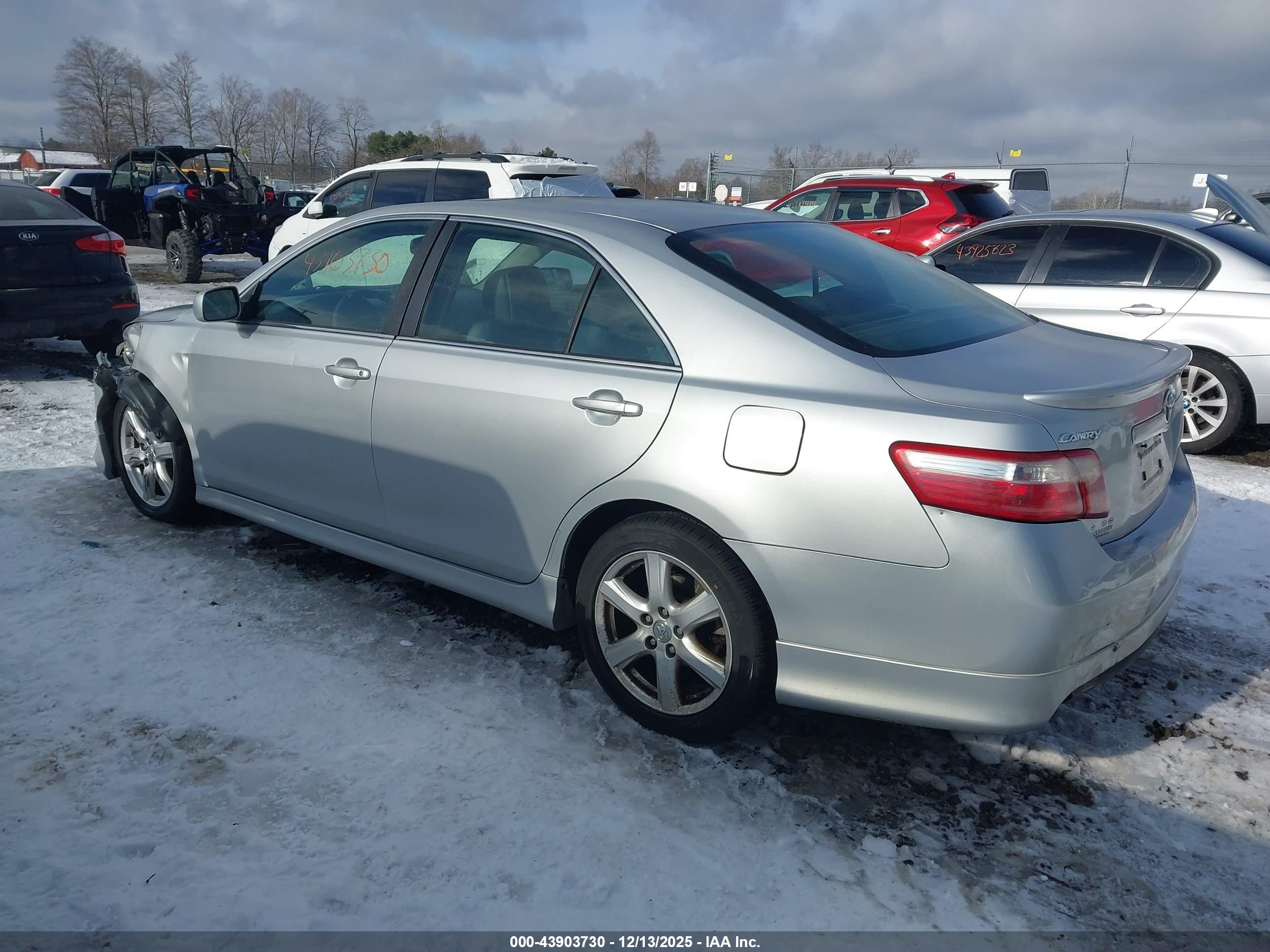 TOYOTA CAMRY image 3