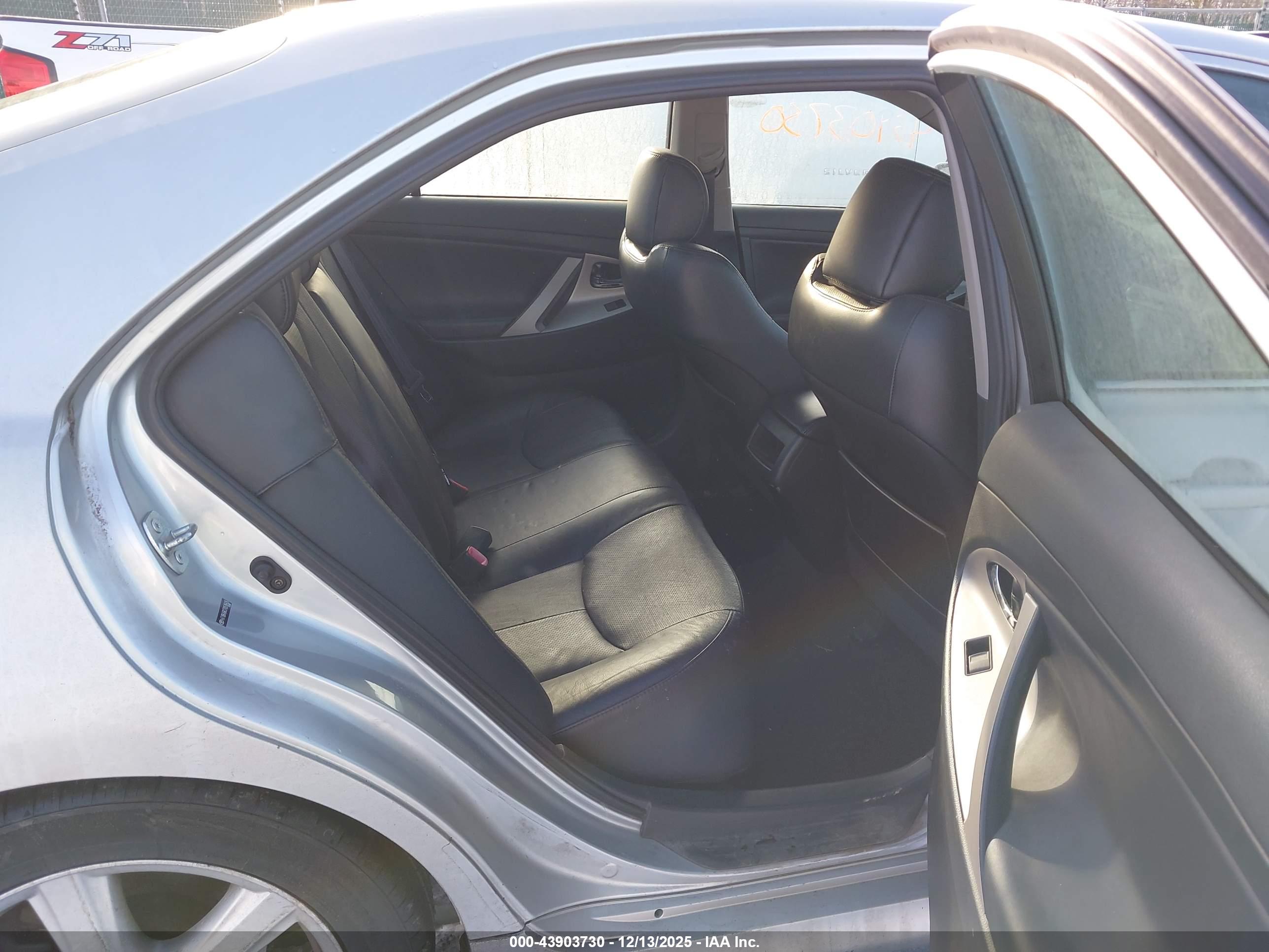TOYOTA CAMRY image 8