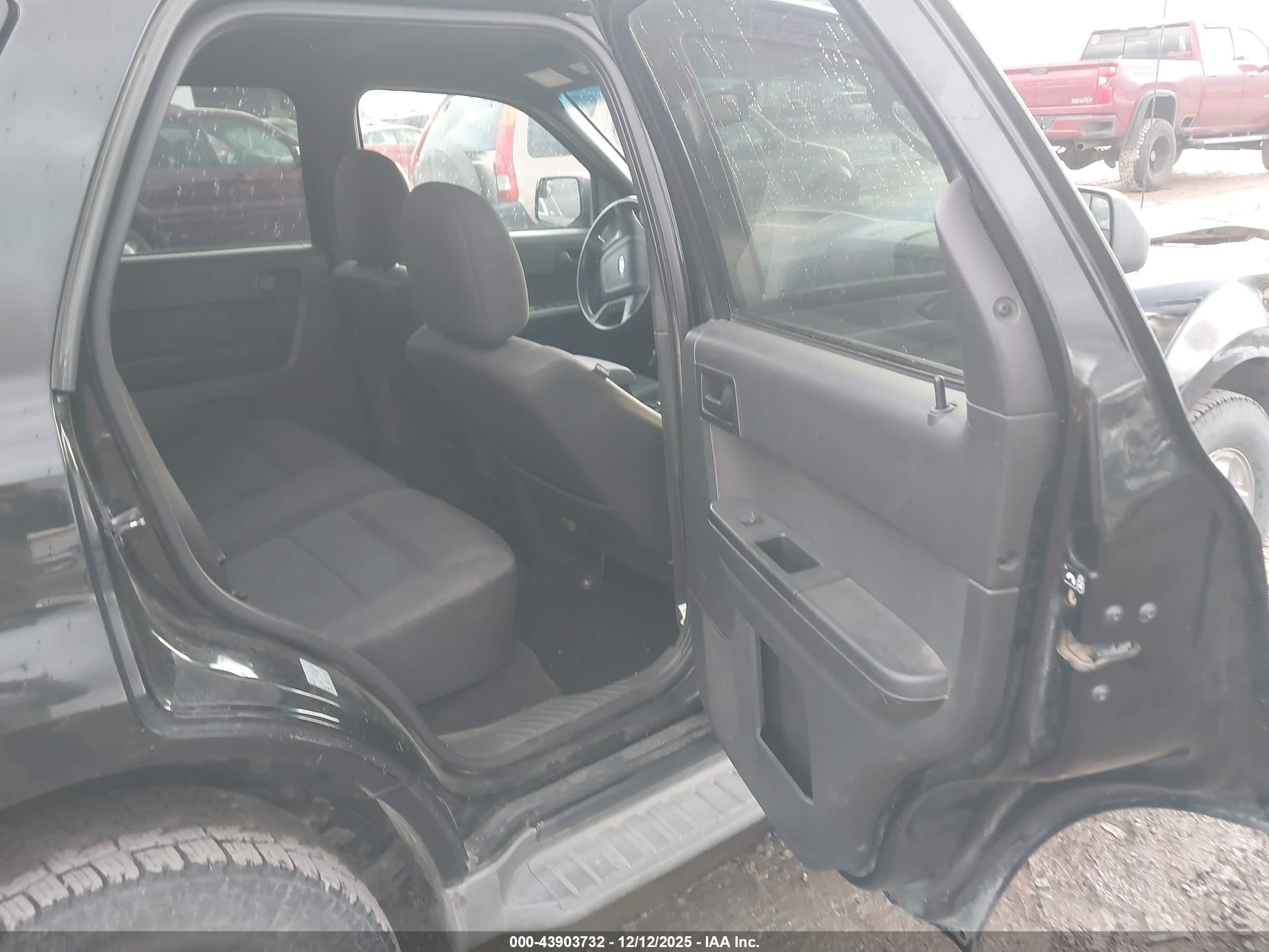 FORD ESCAPE image 8