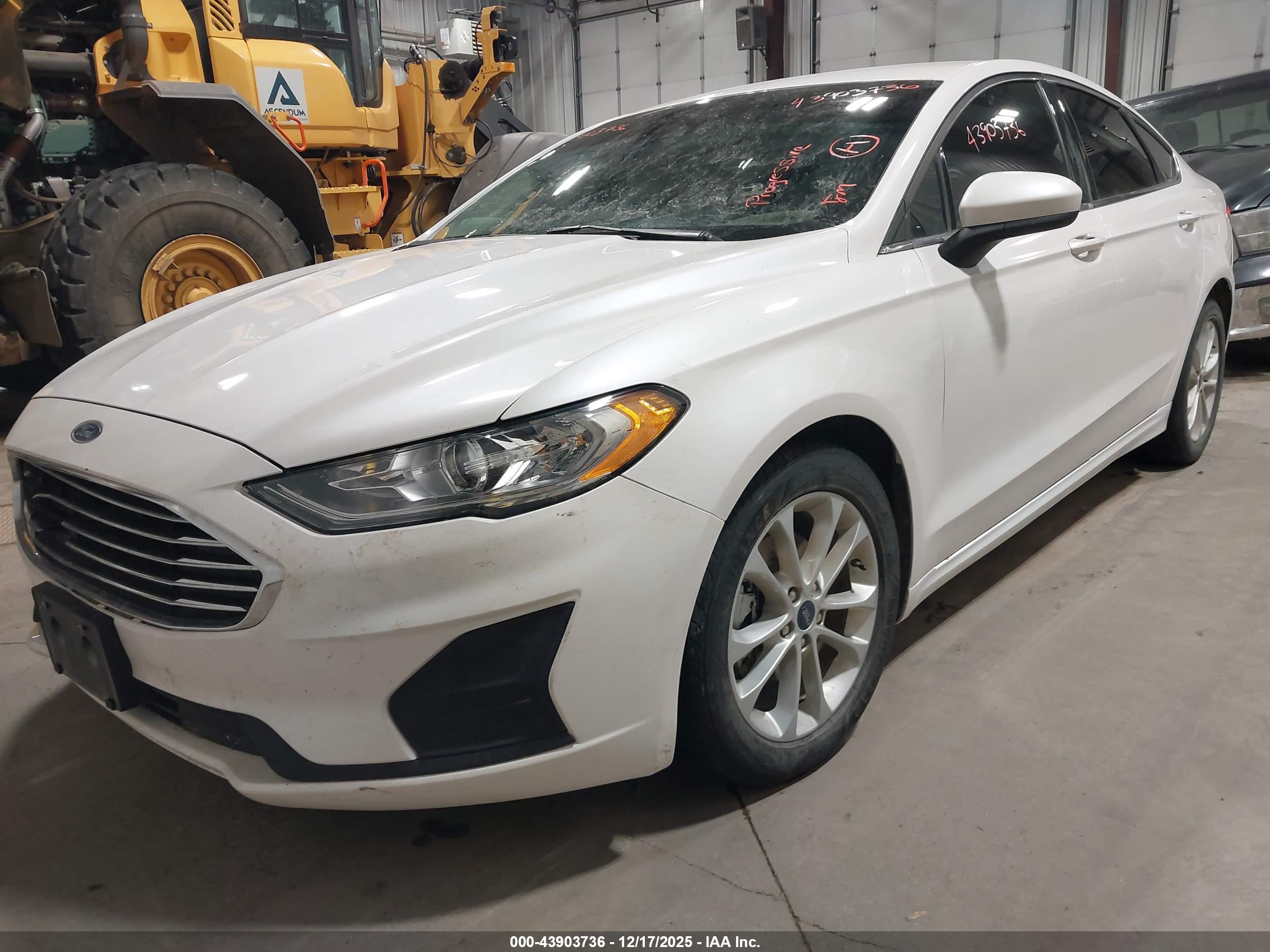 FORD FUSION image 2