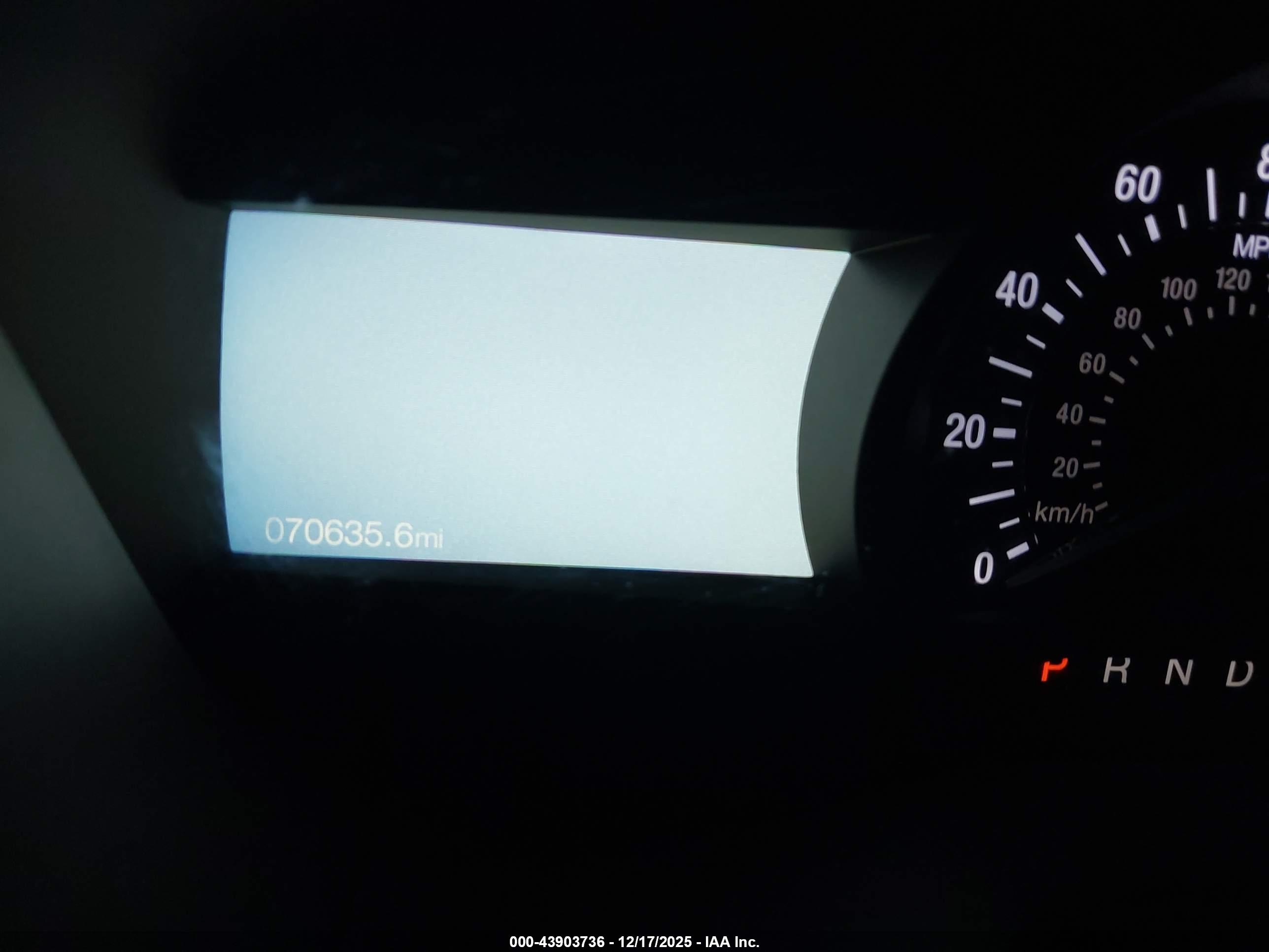 FORD FUSION image 7