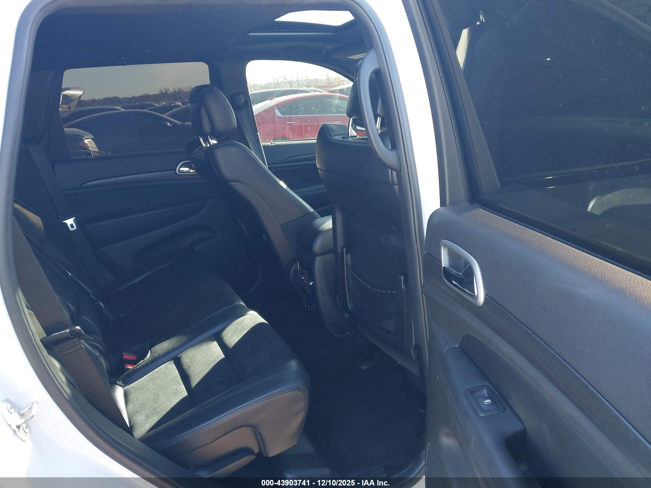 JEEP GRAND image 8
