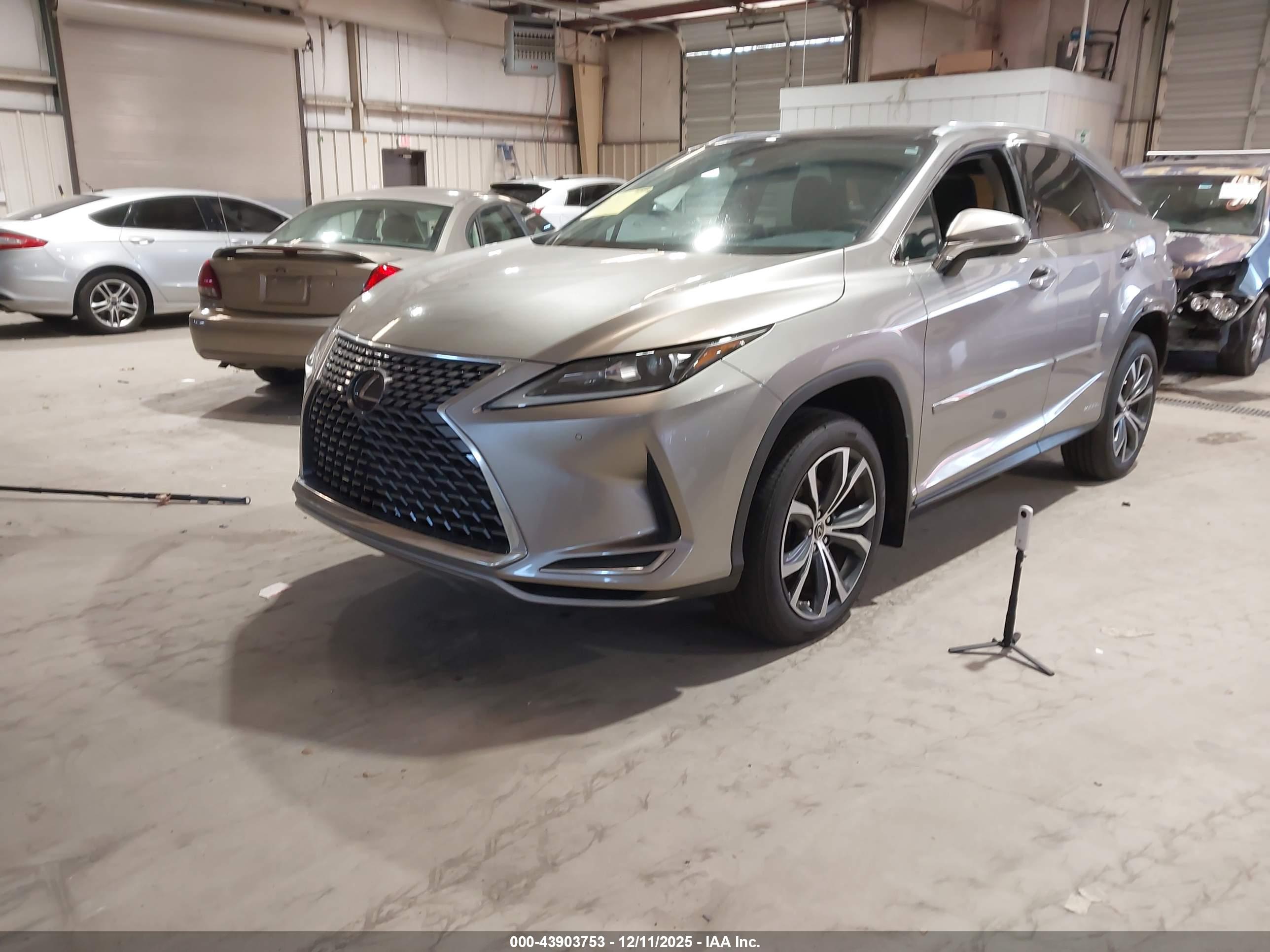 LEXUS RX image 2