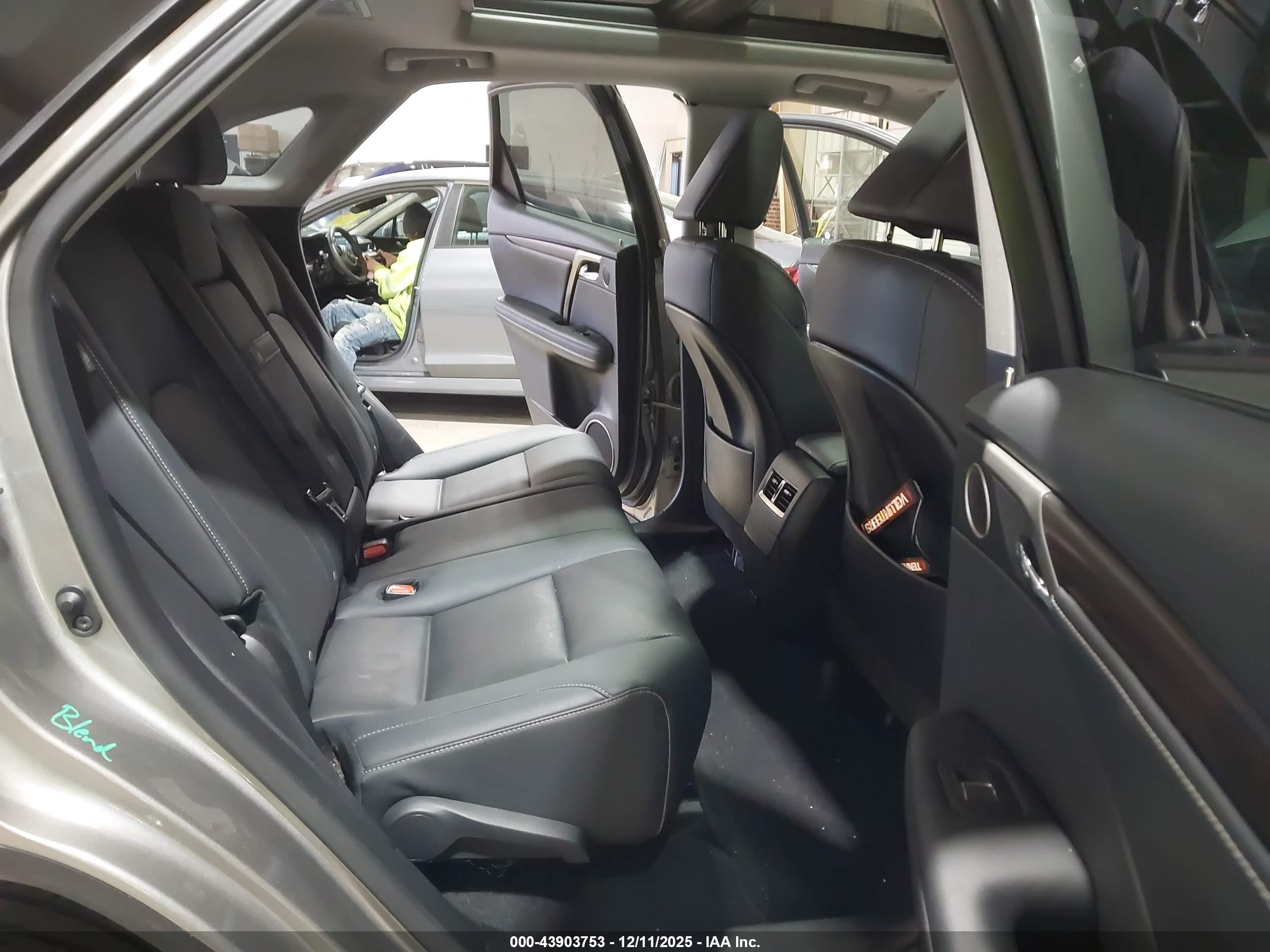 LEXUS RX image 8