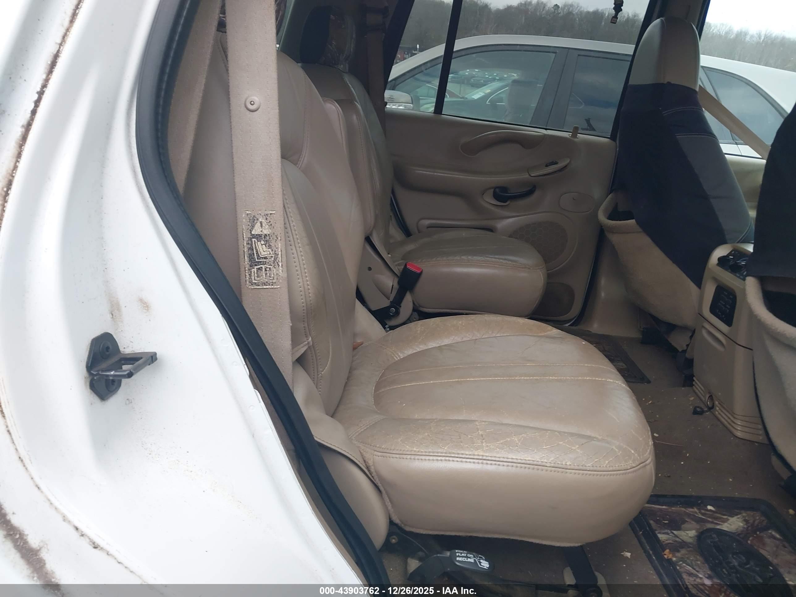 FORD EXPEDITION image 8