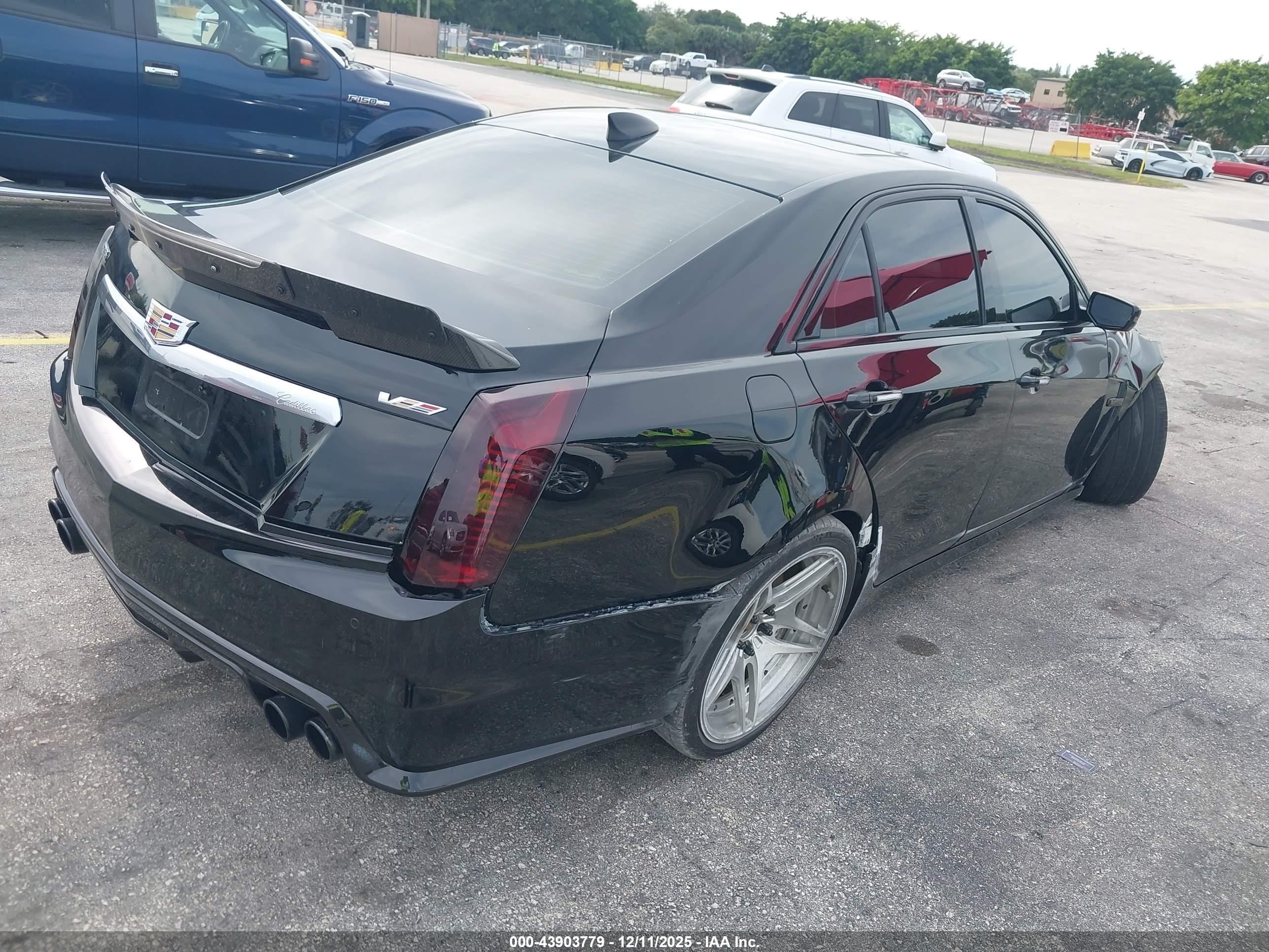 CADILLAC CTS-V image 4